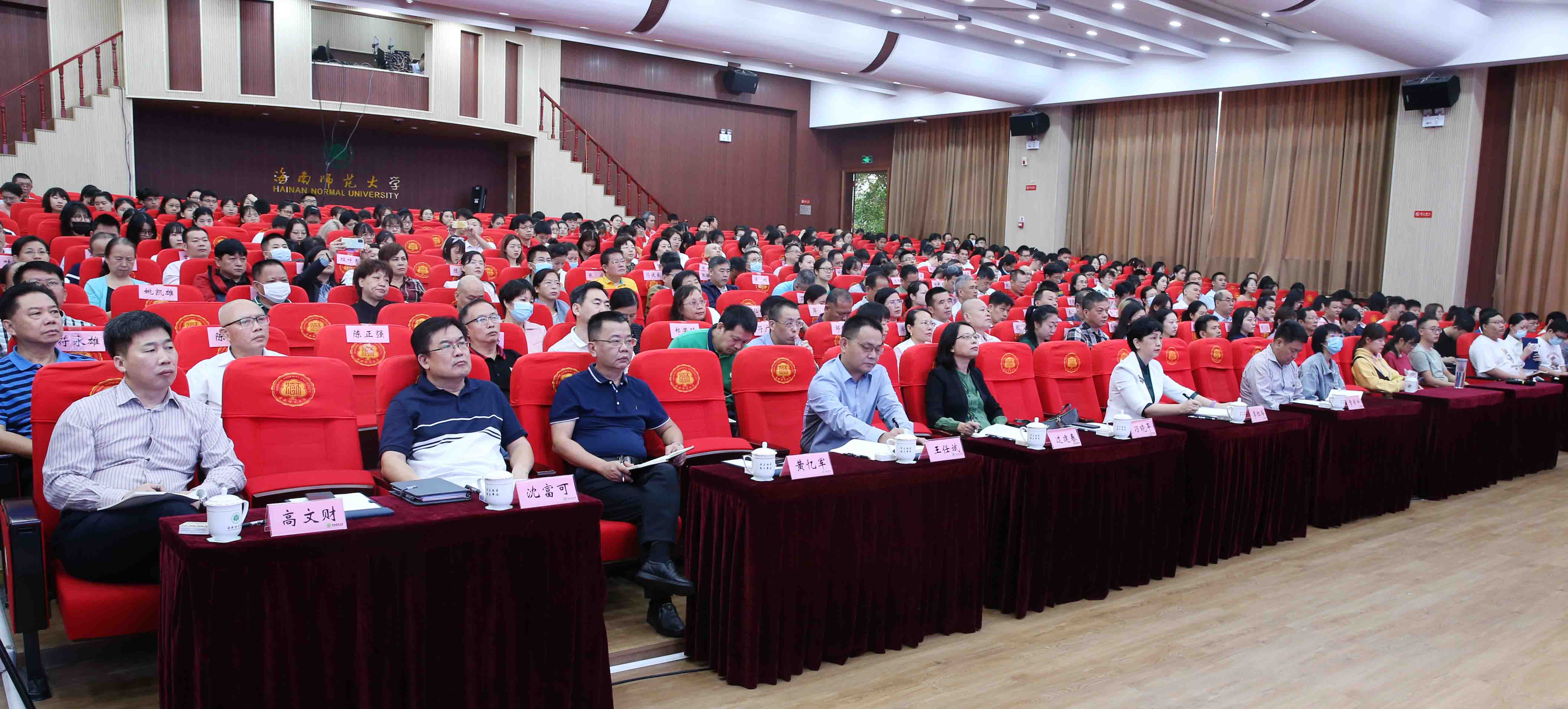 省政协副主席马勇霞到我校宣讲党的十九届五中全会精神