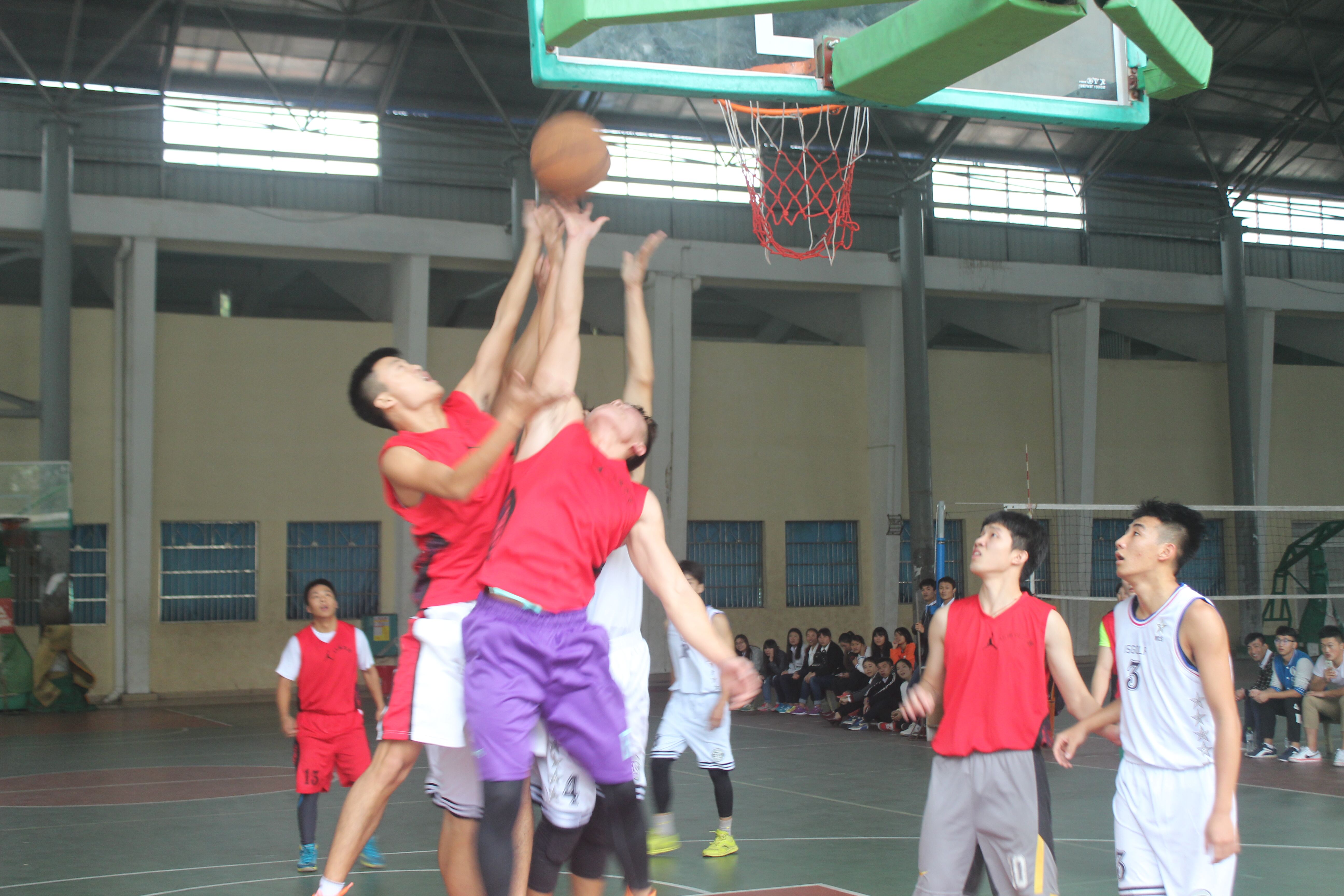 体育学院第二届学生干部“友谊杯”篮球赛开幕