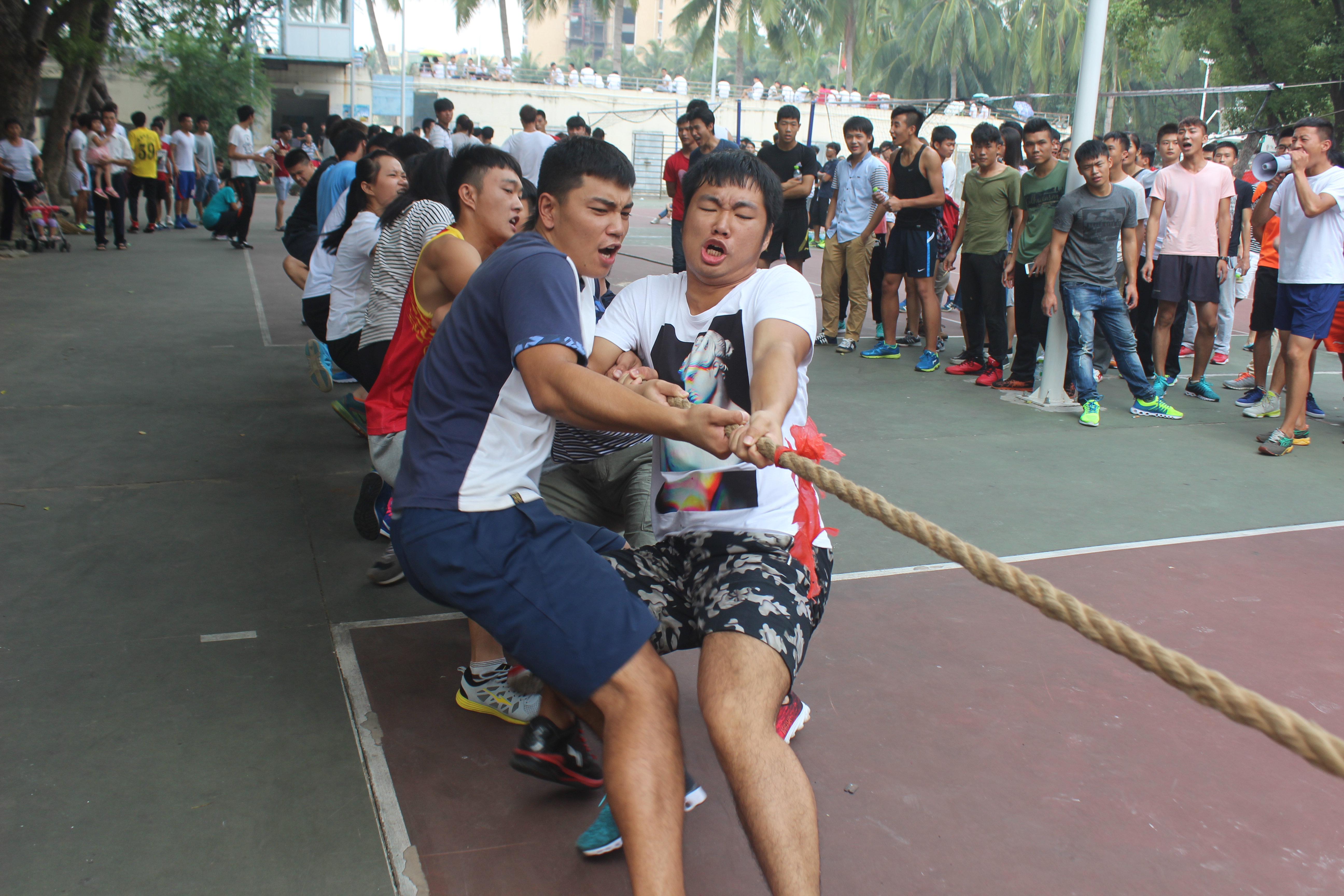 体育学院举办“讲文明，树新风”迎新拔河比赛