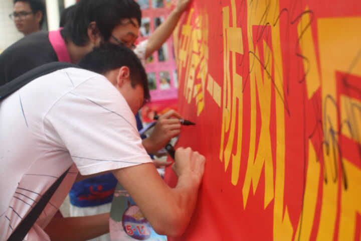 风中情缘――记物理与电子工程学院防风减灾知识科普宣传活动