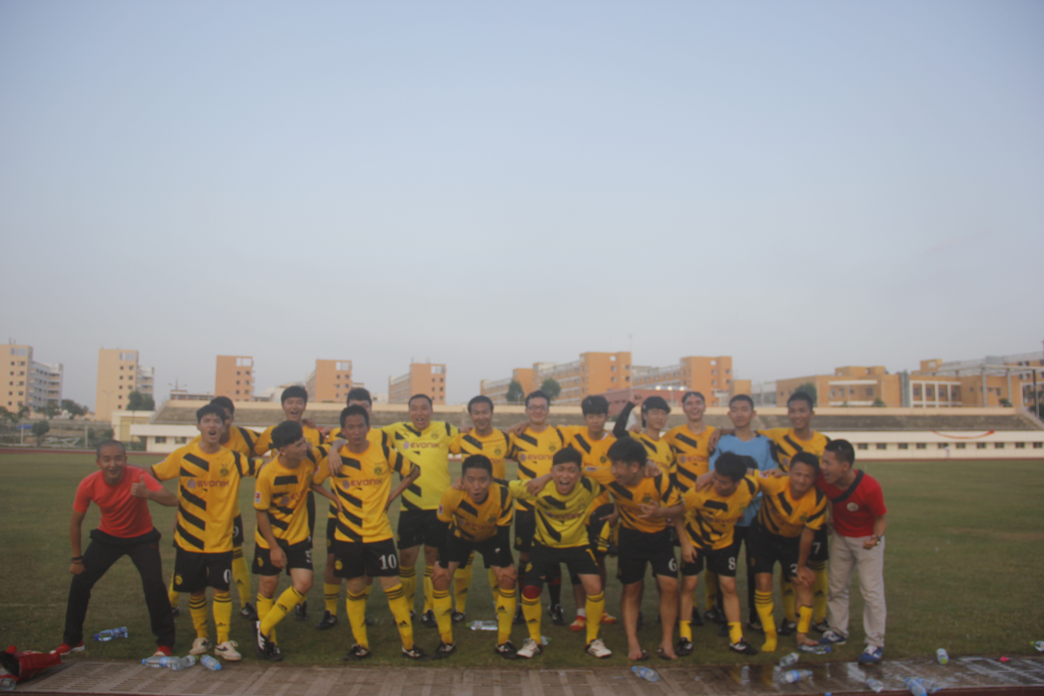  鲲鹏万里，虽败犹荣   ――记文学院与信息科学学院足球赛