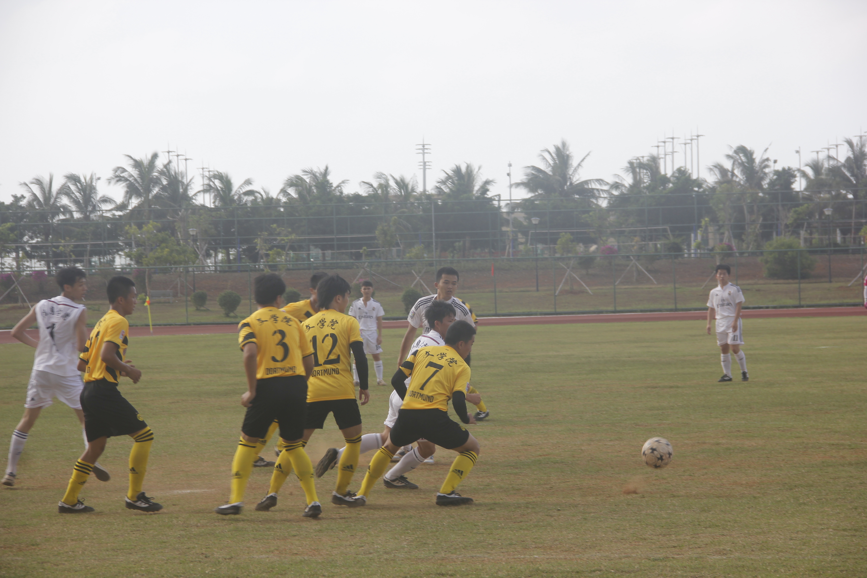  鲲鹏万里，虽败犹荣   ――记文学院与信息科学学院足球赛