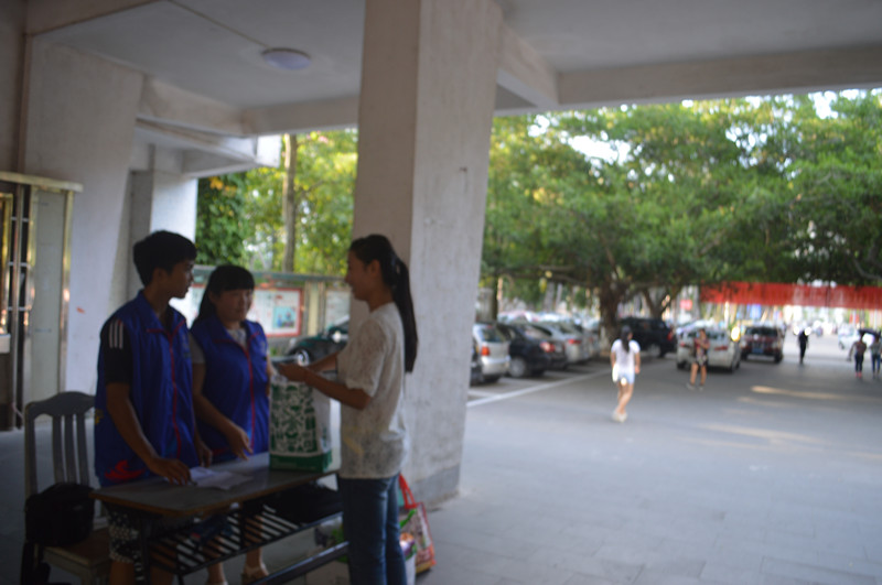 热心捐赠，爱心起航――记数学与统计学院旧衣物回收活动