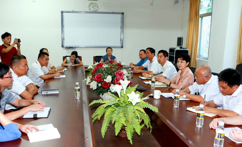 李红梅书记深入各学院走访调研