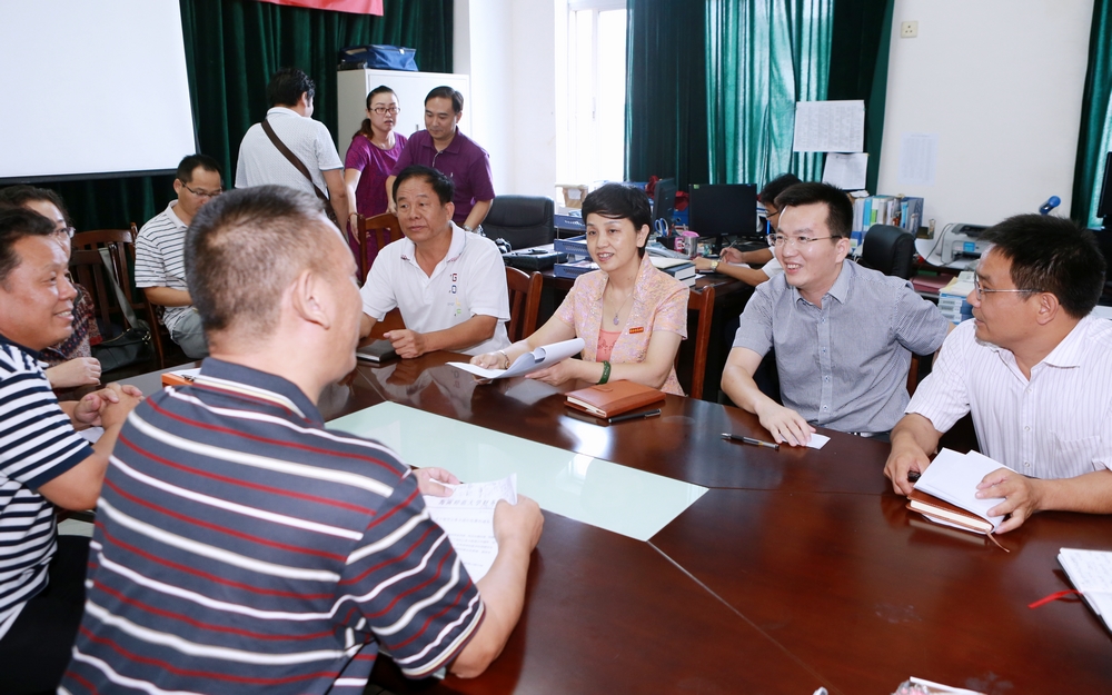 李红梅书记深入各学院走访调研