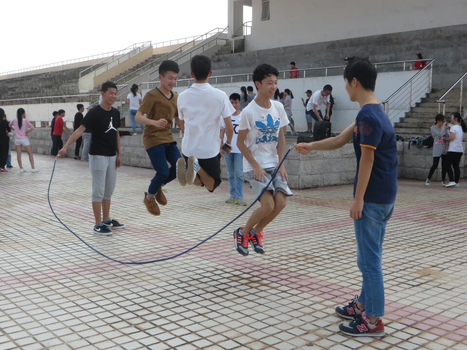 跳跃奔跑,运动永不停止――记法学院“三走”活动结束总结
