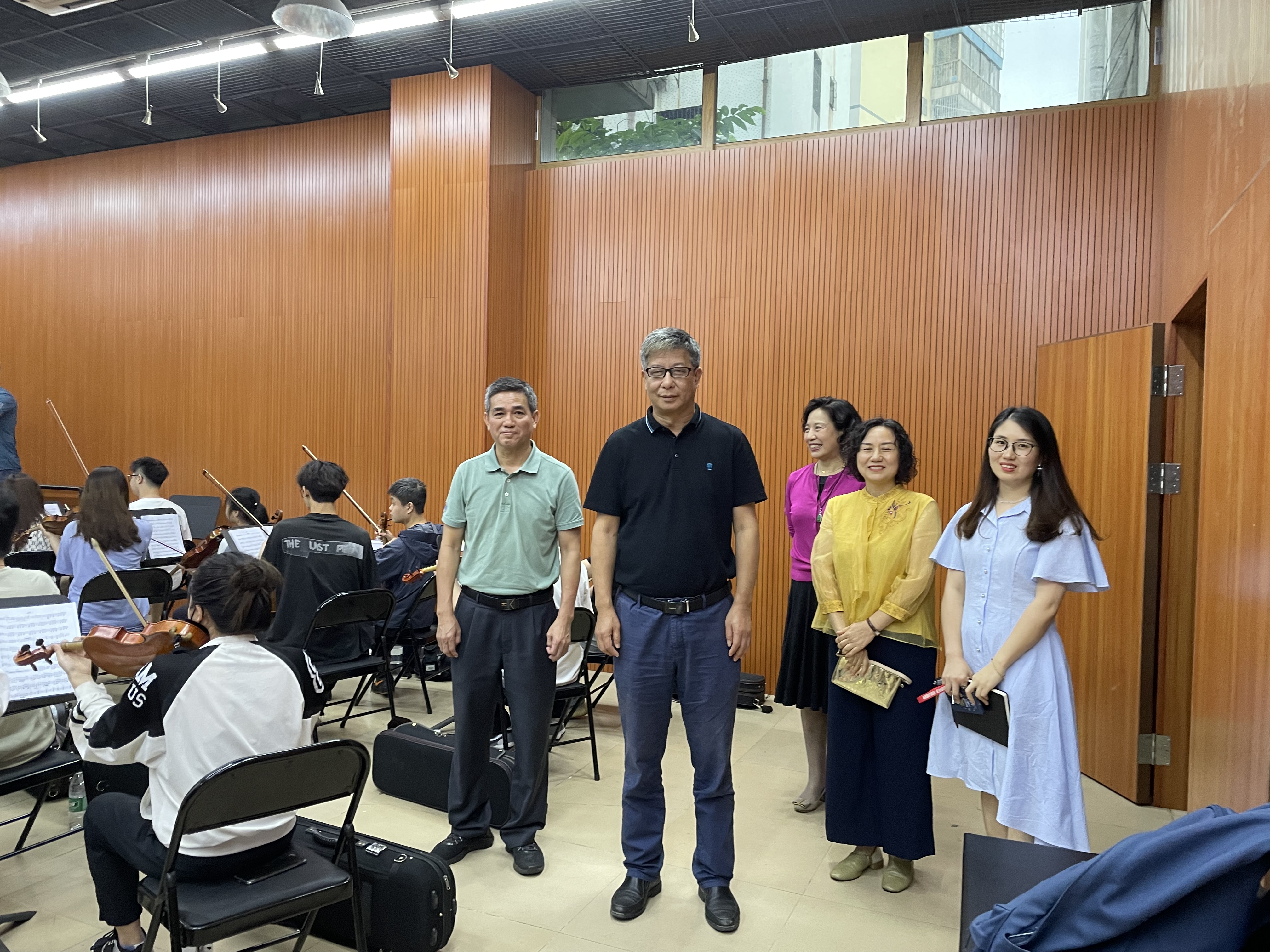 校领导到音乐学院指导学生工作