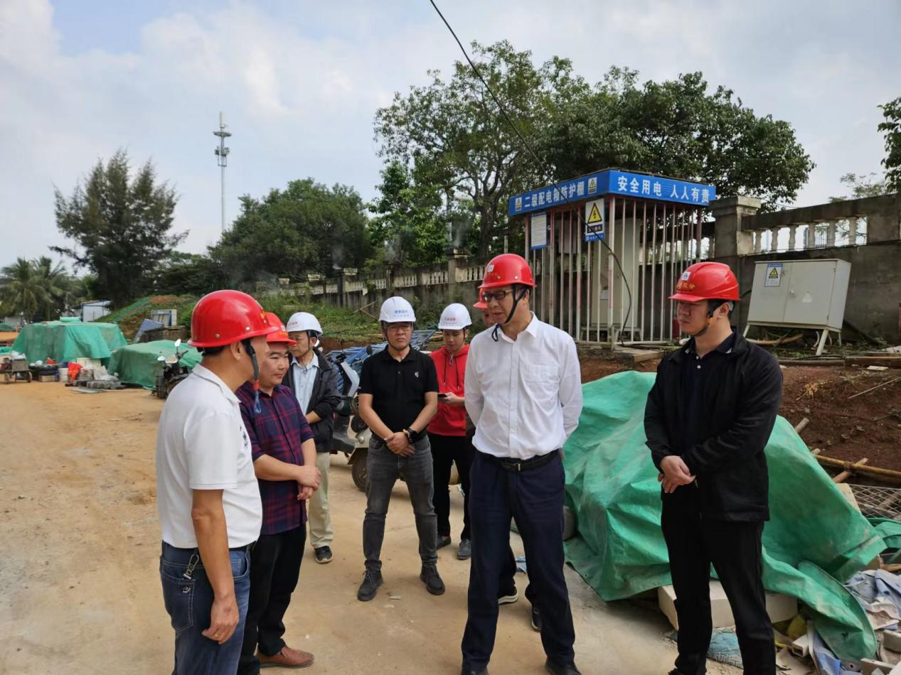 校领导检查在建工程建设工作