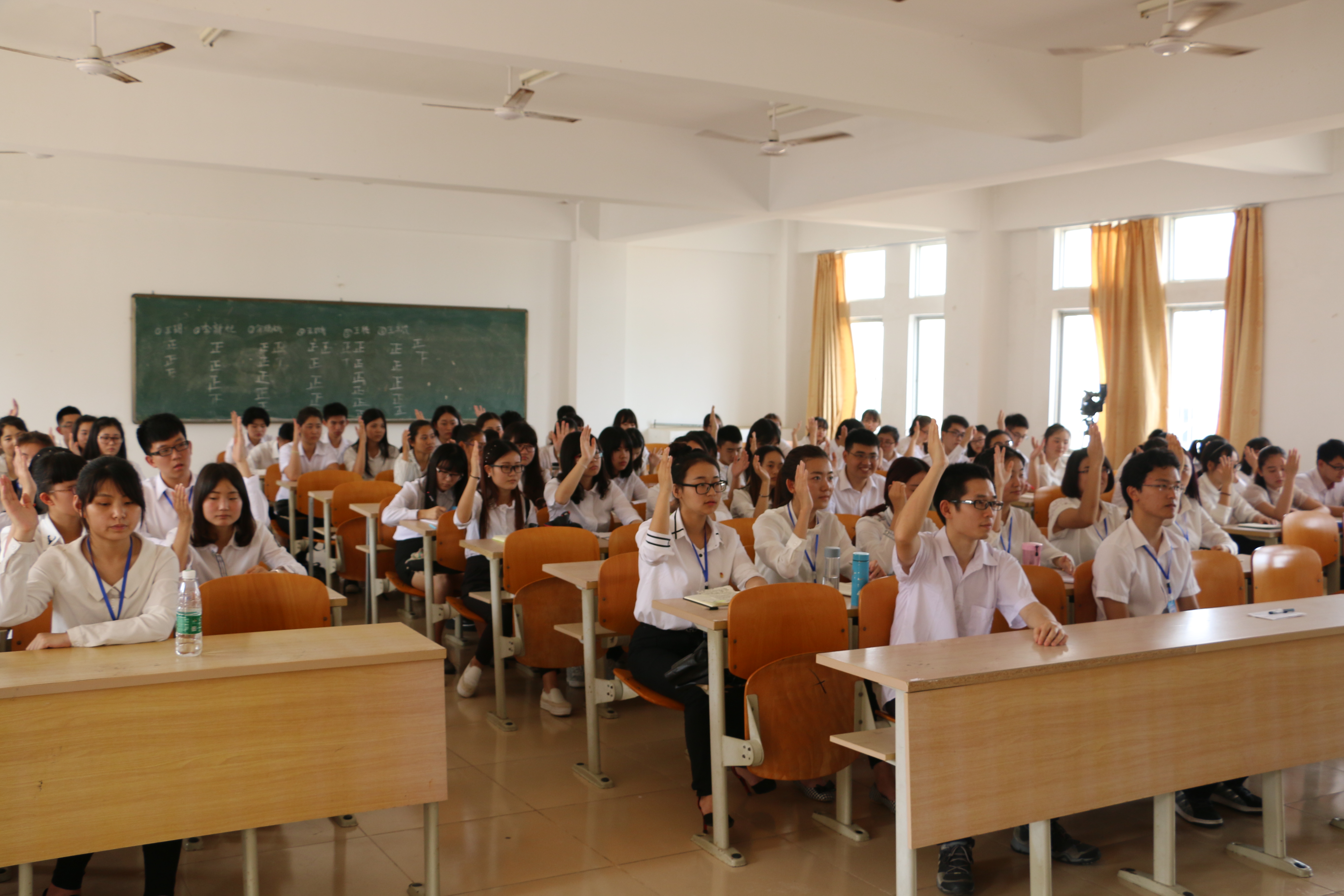 在新学院中迸发创新的力量——记新闻传播与影视学院团员代表会