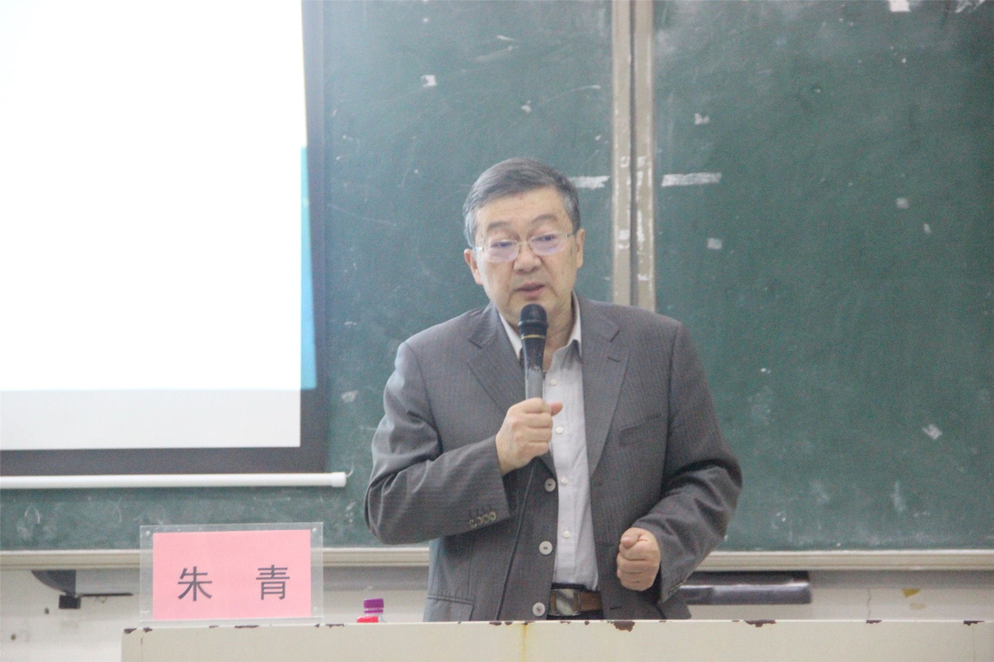 中国人民大学朱青教授到我校讲学