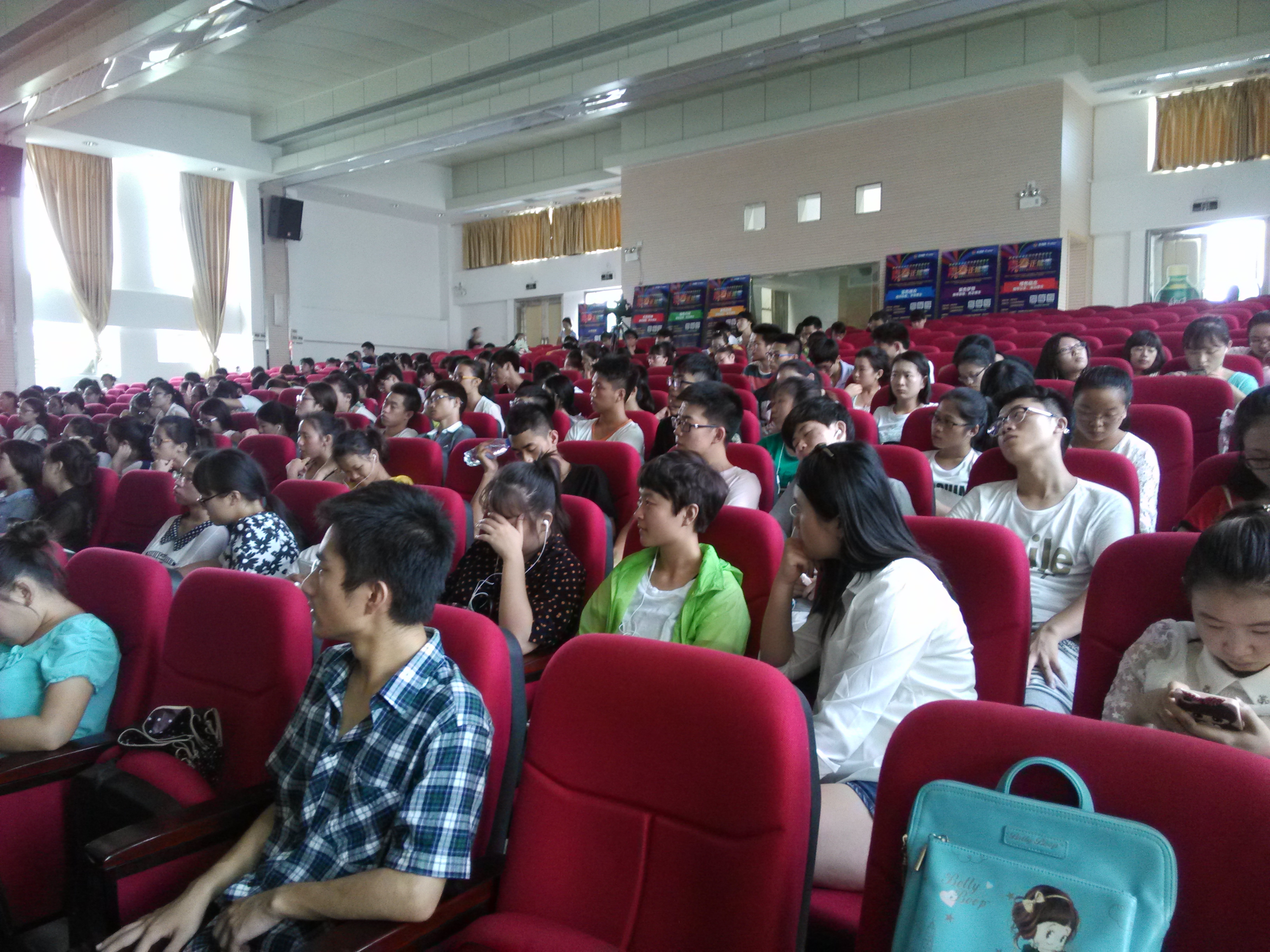 青春正能量―社会主义核心价值观巡讲课堂