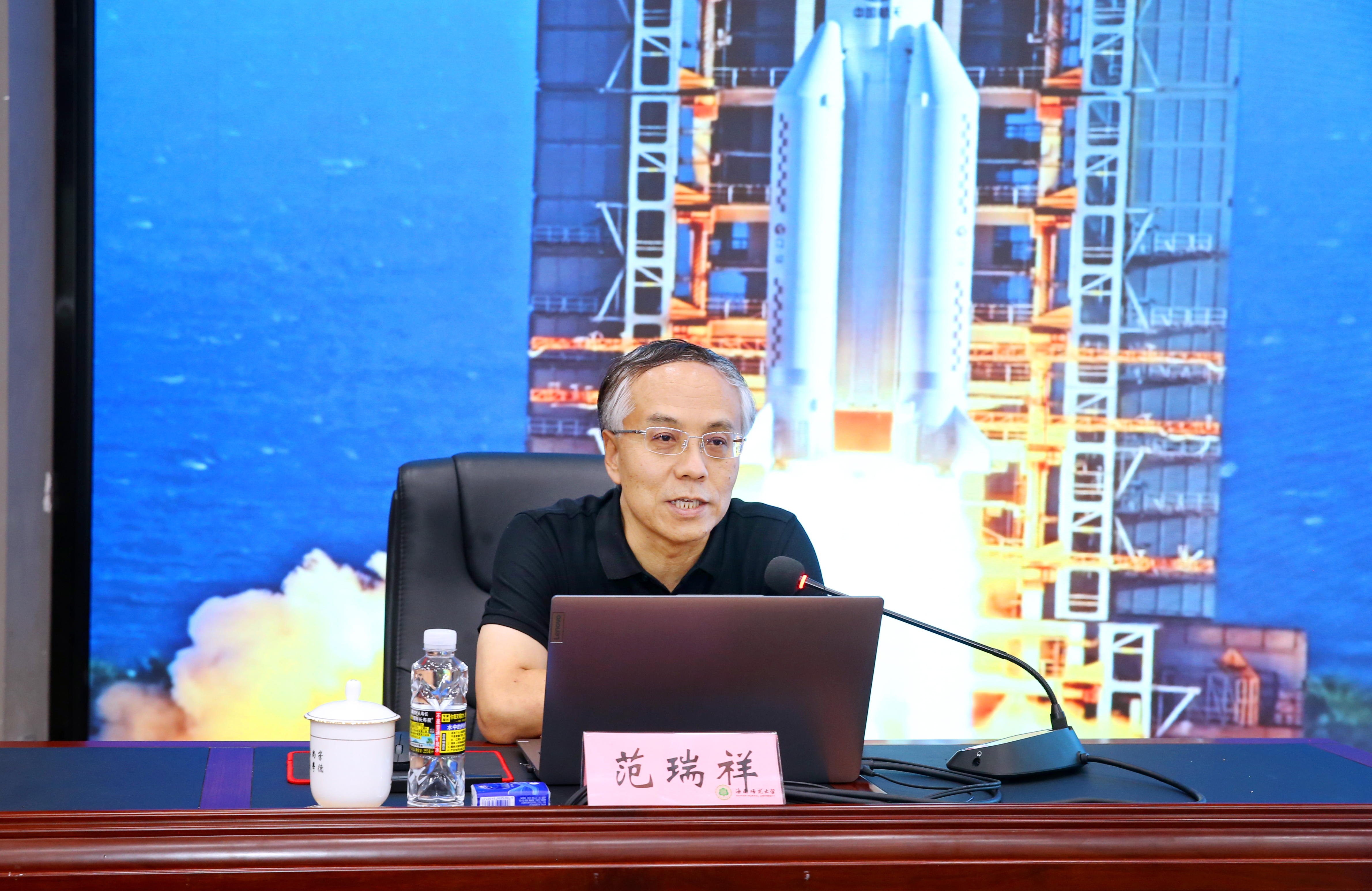 中国运载火箭技术研究院首席总师范瑞祥到我校举办专题讲座