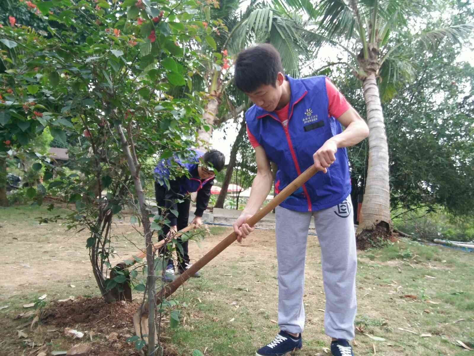 学雷锋，树新风，志愿服务与我同行――记化学与化工学院“雷锋日”系列活动