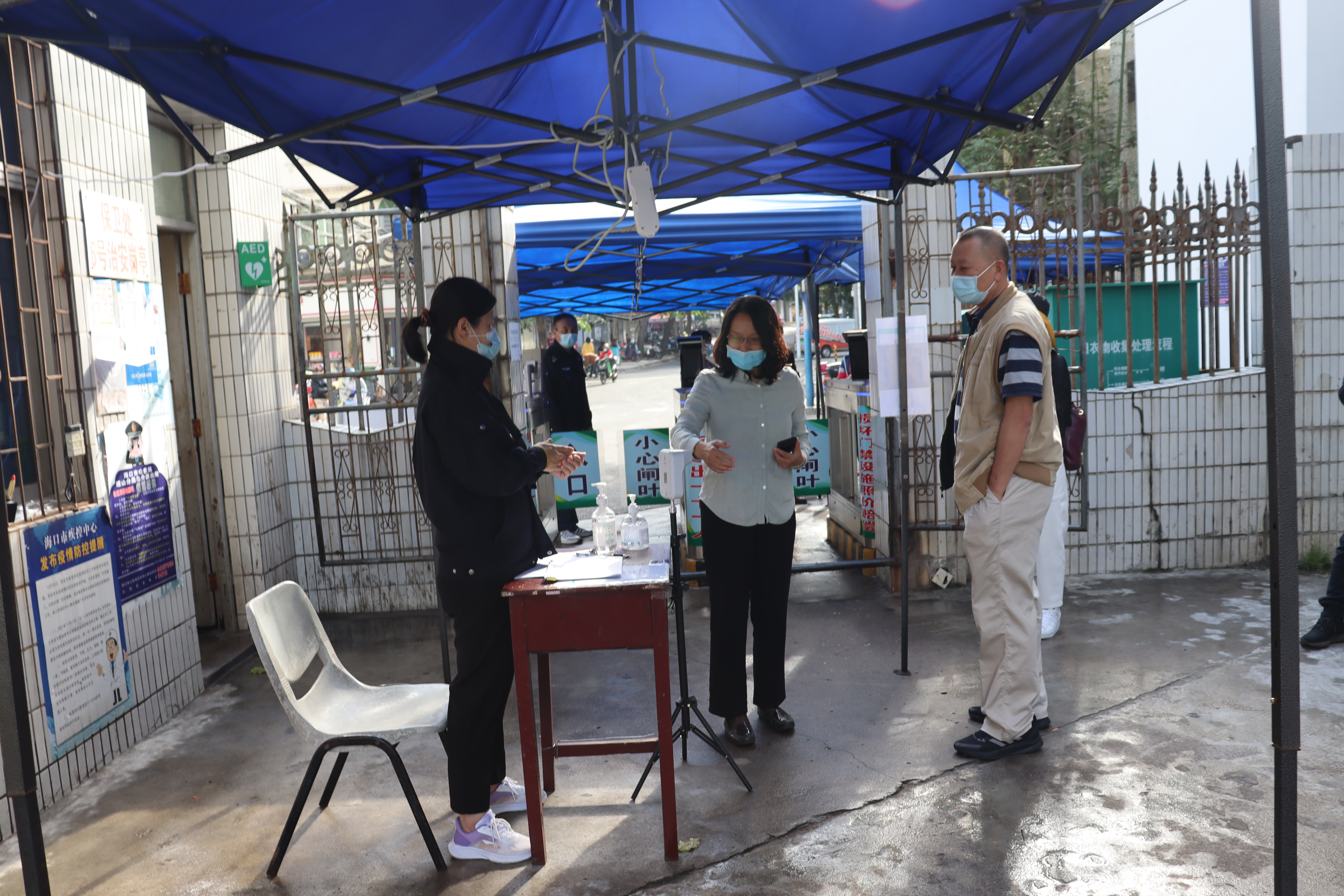 校领导检查龙昆南校区疫情防控工作