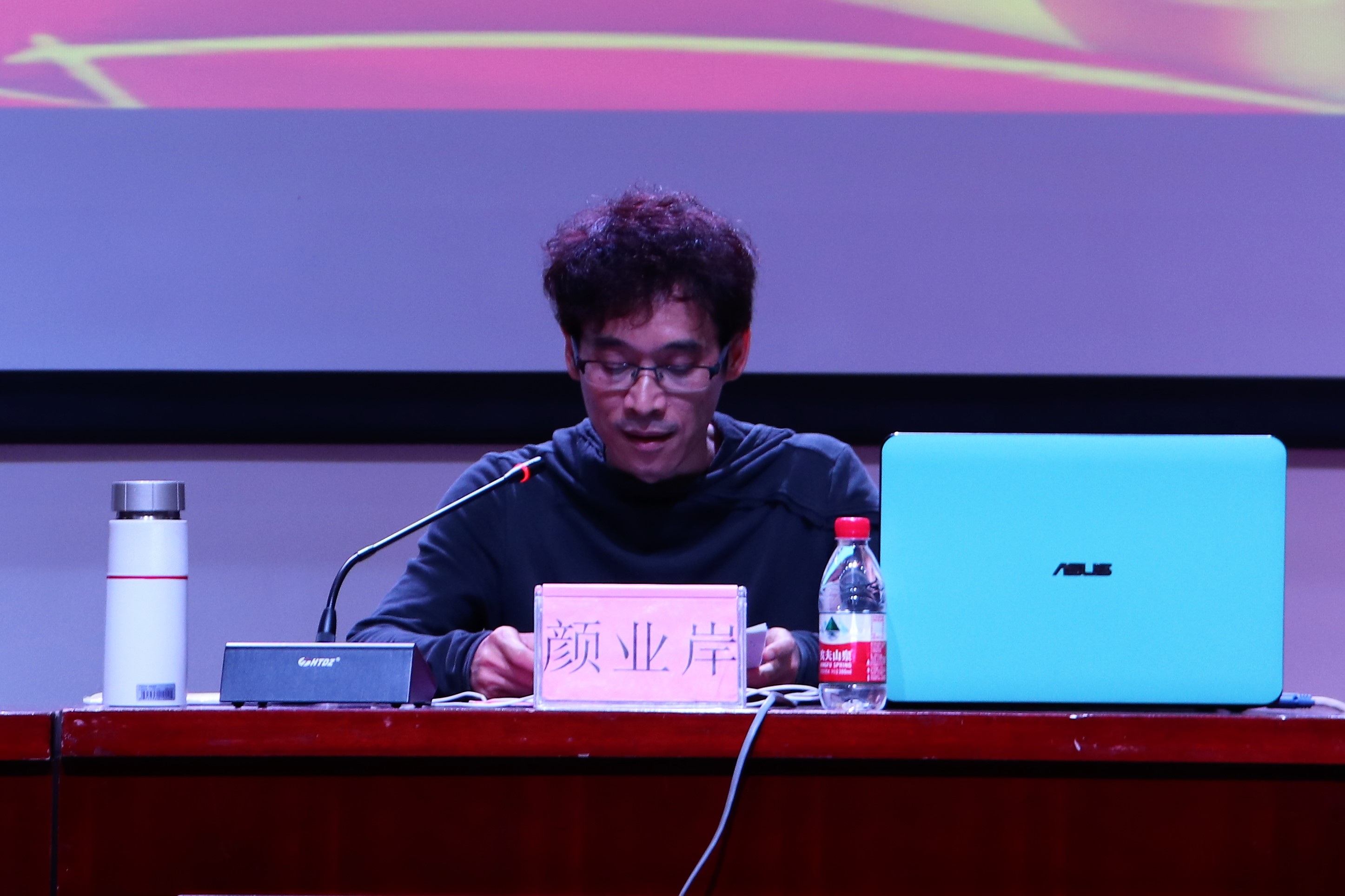 党的十九大代表颜业岸为我校新闻学子作报告