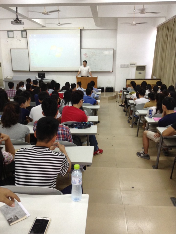 记美术学院召开落实“三爱三节”“四进四信”主题座谈会