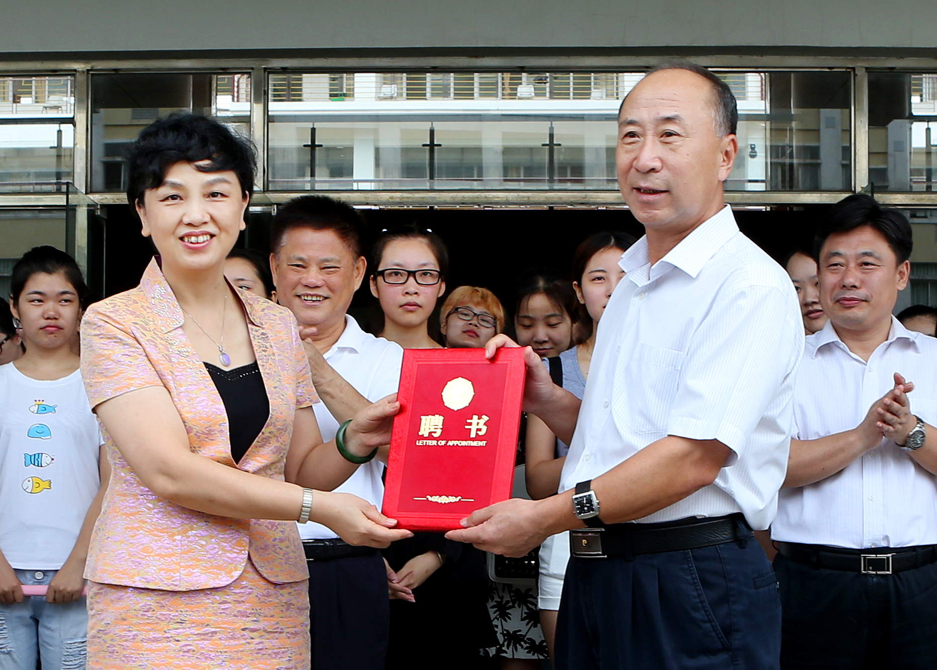 我校新闻传播与影视学院揭牌 省委常委许俊出席 常辅棠任名誉院长