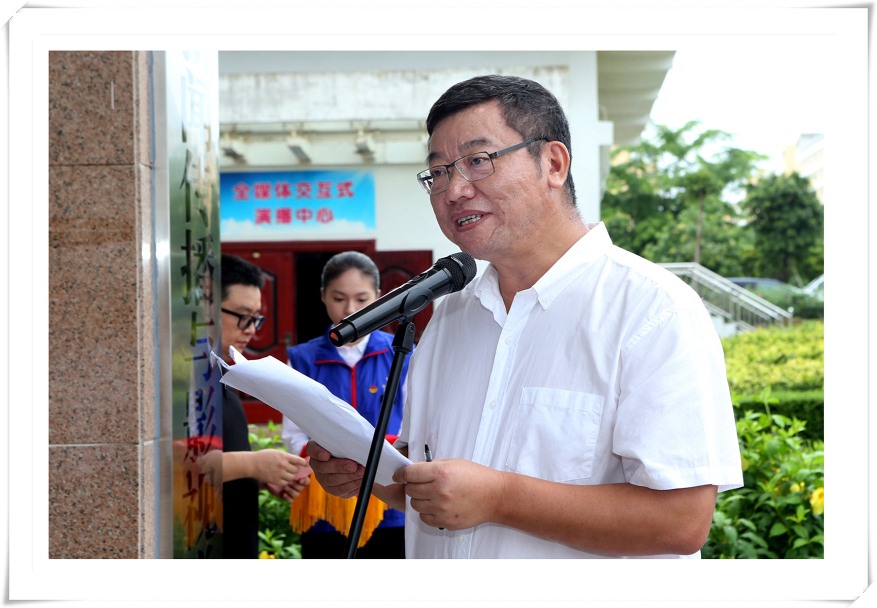 我校新闻传播与影视学院揭牌 省委常委许俊出席 常辅棠任名誉院长