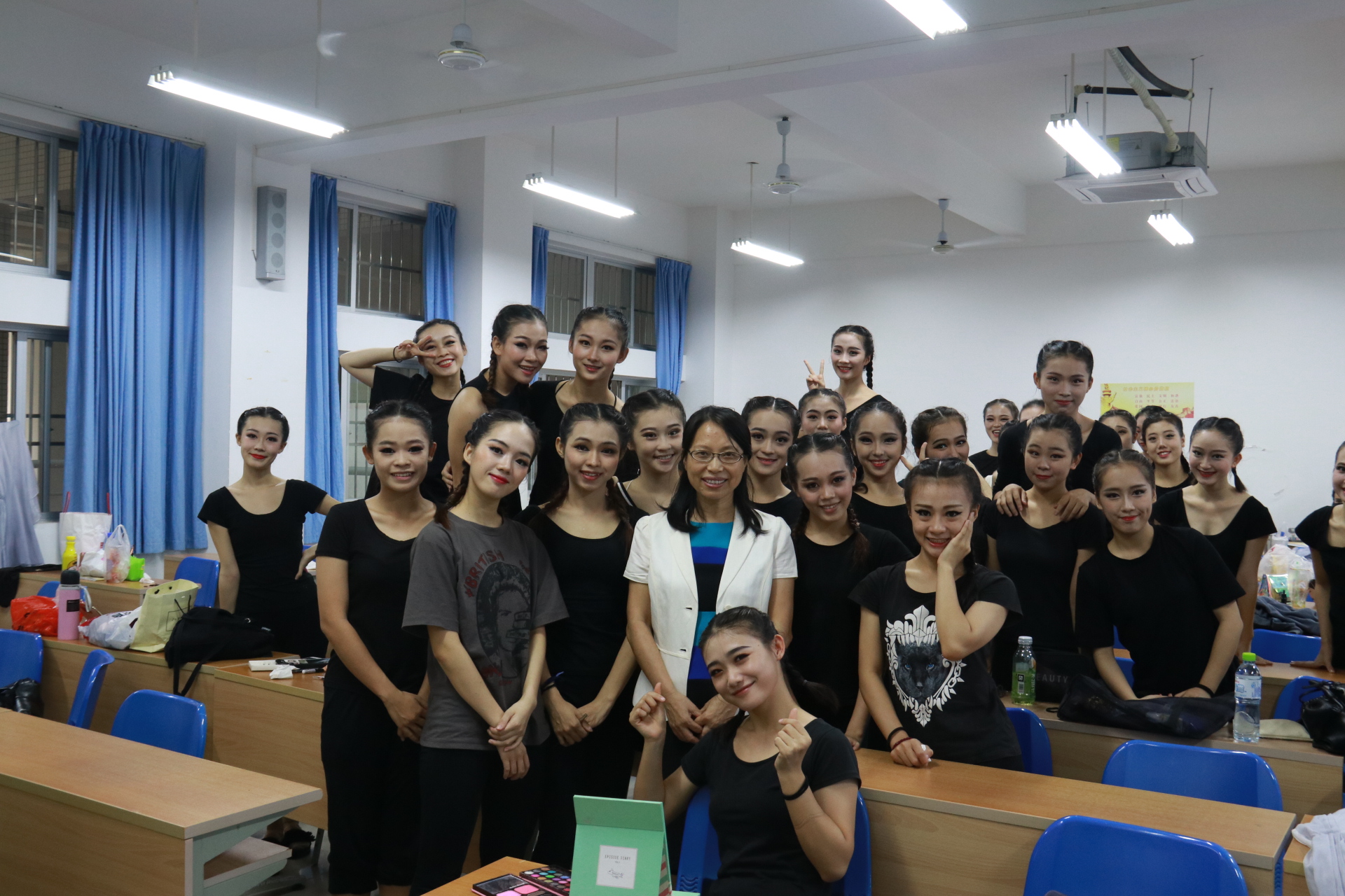 我校在海南省第六届大学生艺术展演中喜获佳绩