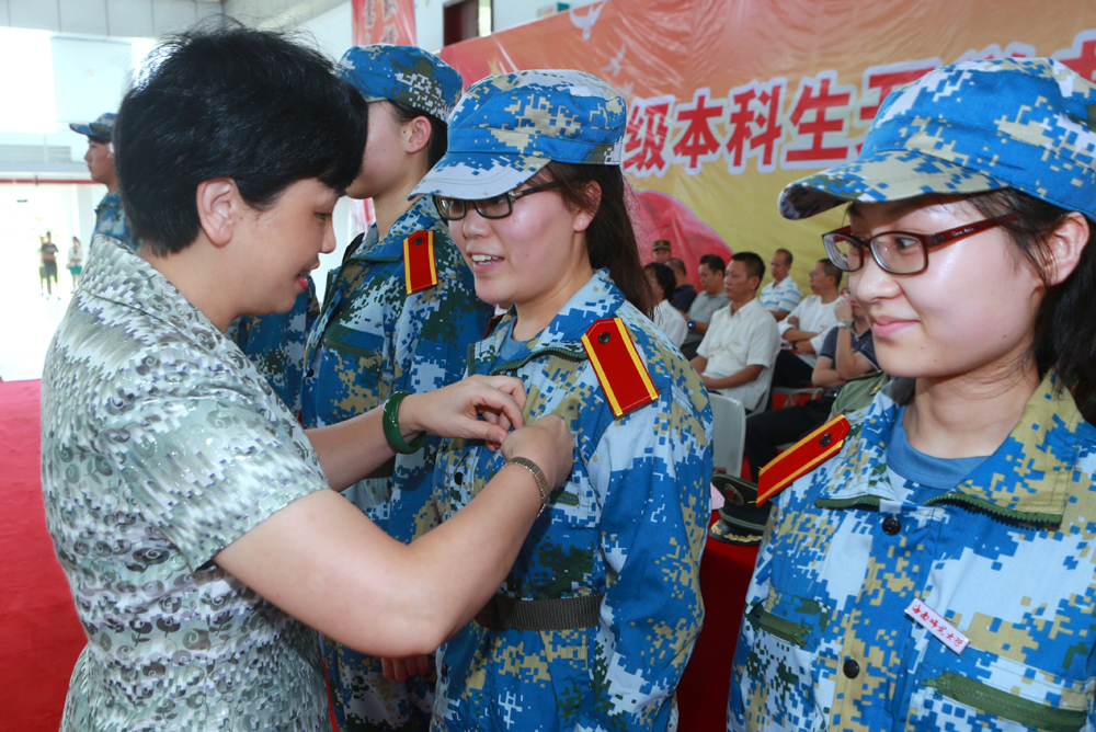 我校举行2015级新生开学典礼