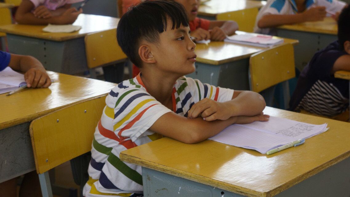 青年之声·文学院学子爱心支教 走进万宁曲冲村小学