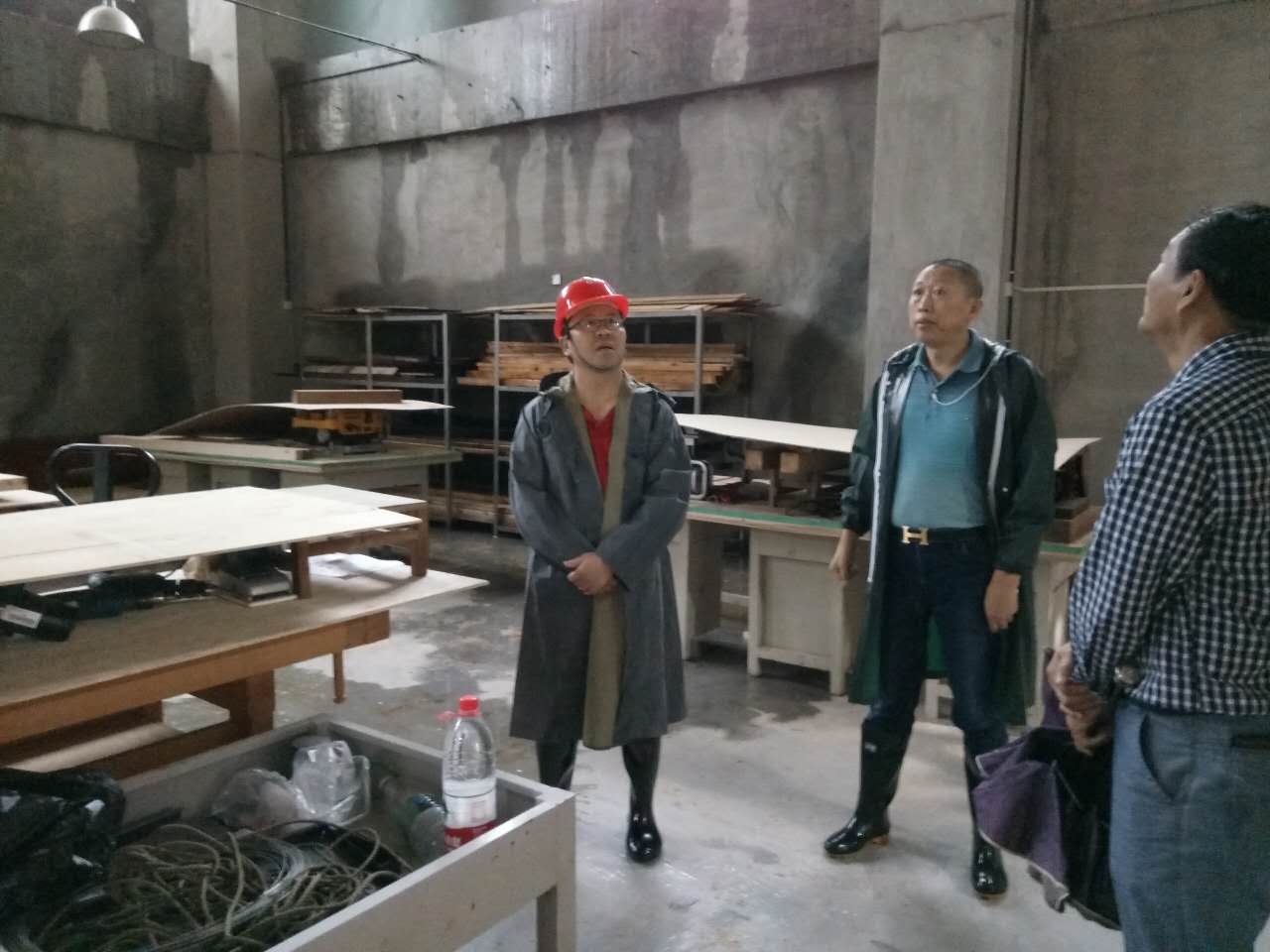 校领导视察美术学院防风工作