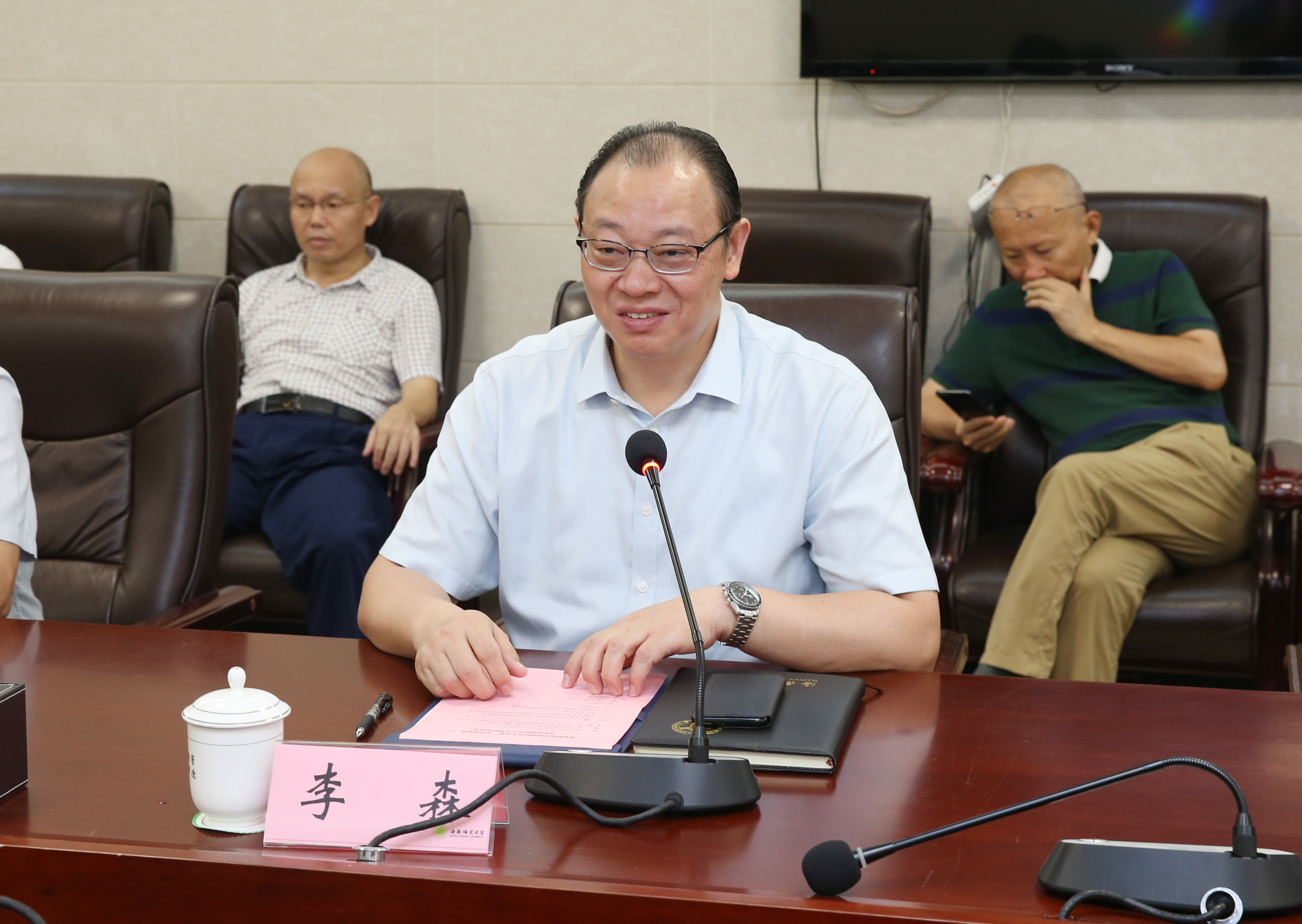 成都师范学院副校长李仲辉、李兴贵一行来我校考察交流