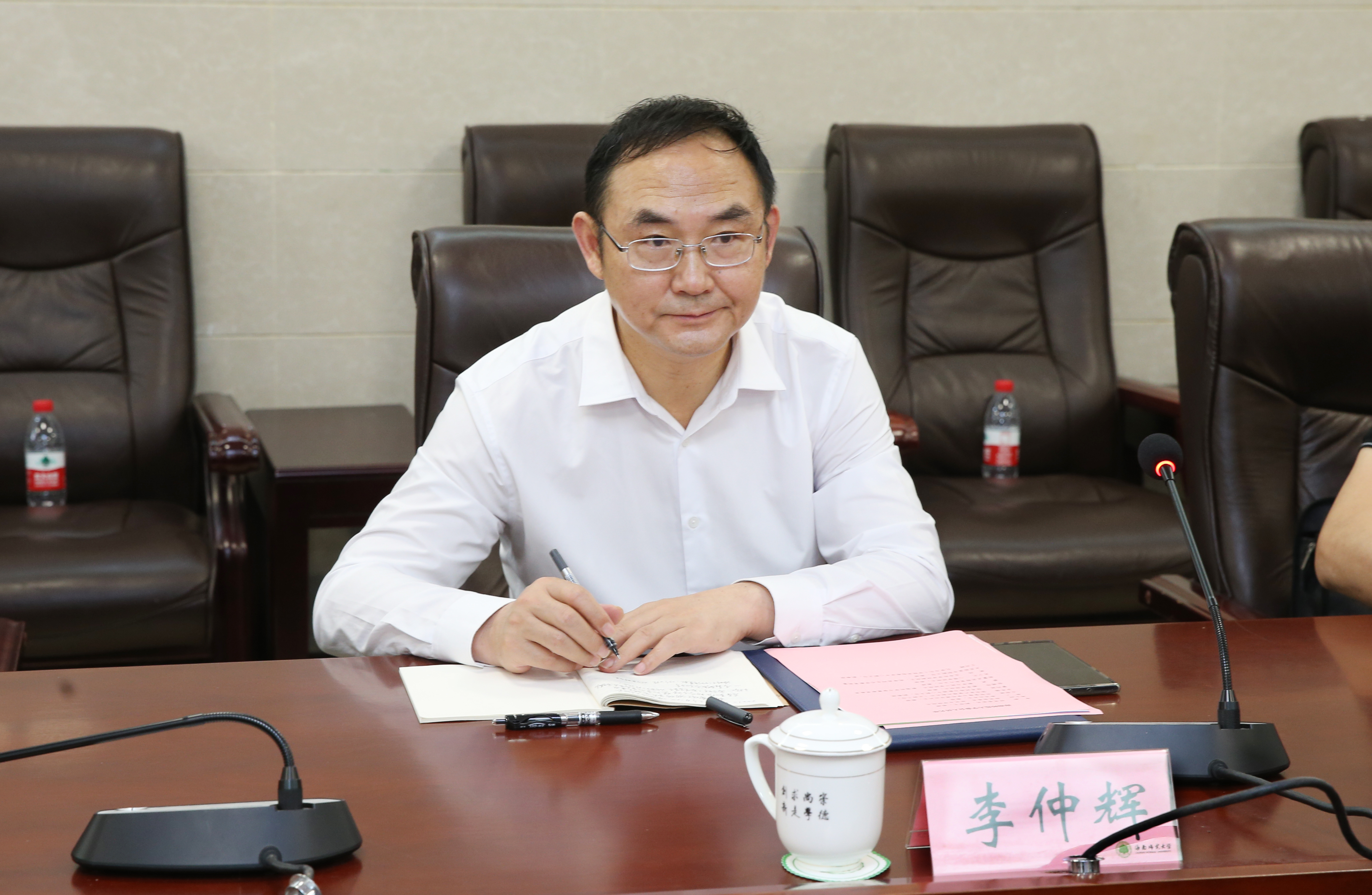 成都师范学院副校长李仲辉、李兴贵一行来我校考察交流