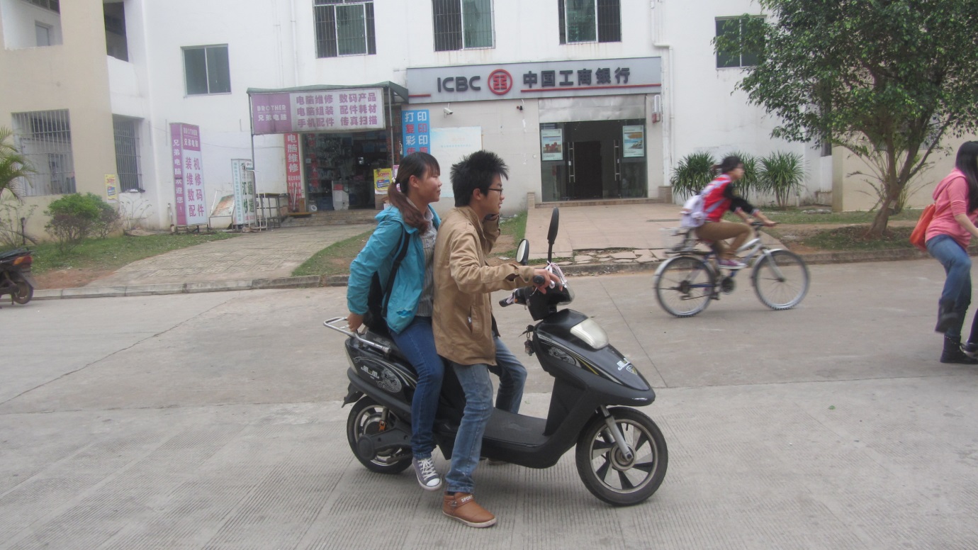 让我送你去上课——记教育科学学院3.7女生节服务活动