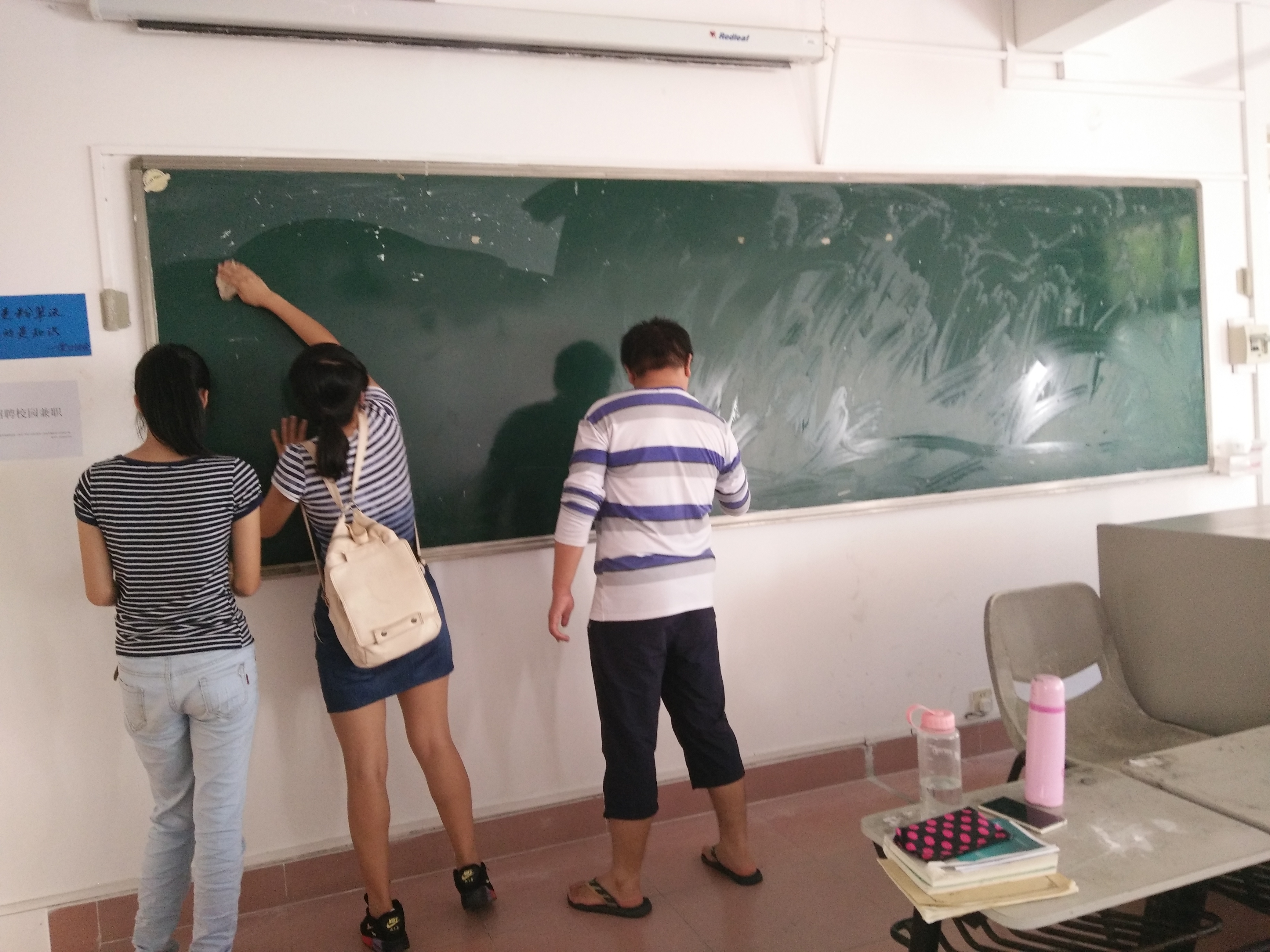 拂尘行动――记物理与电子工程学院田家炳教育书院志愿服务活动