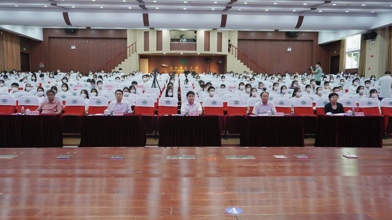 第二届中国国际消费品博览会志愿者出征誓师大会在我校隆重举行