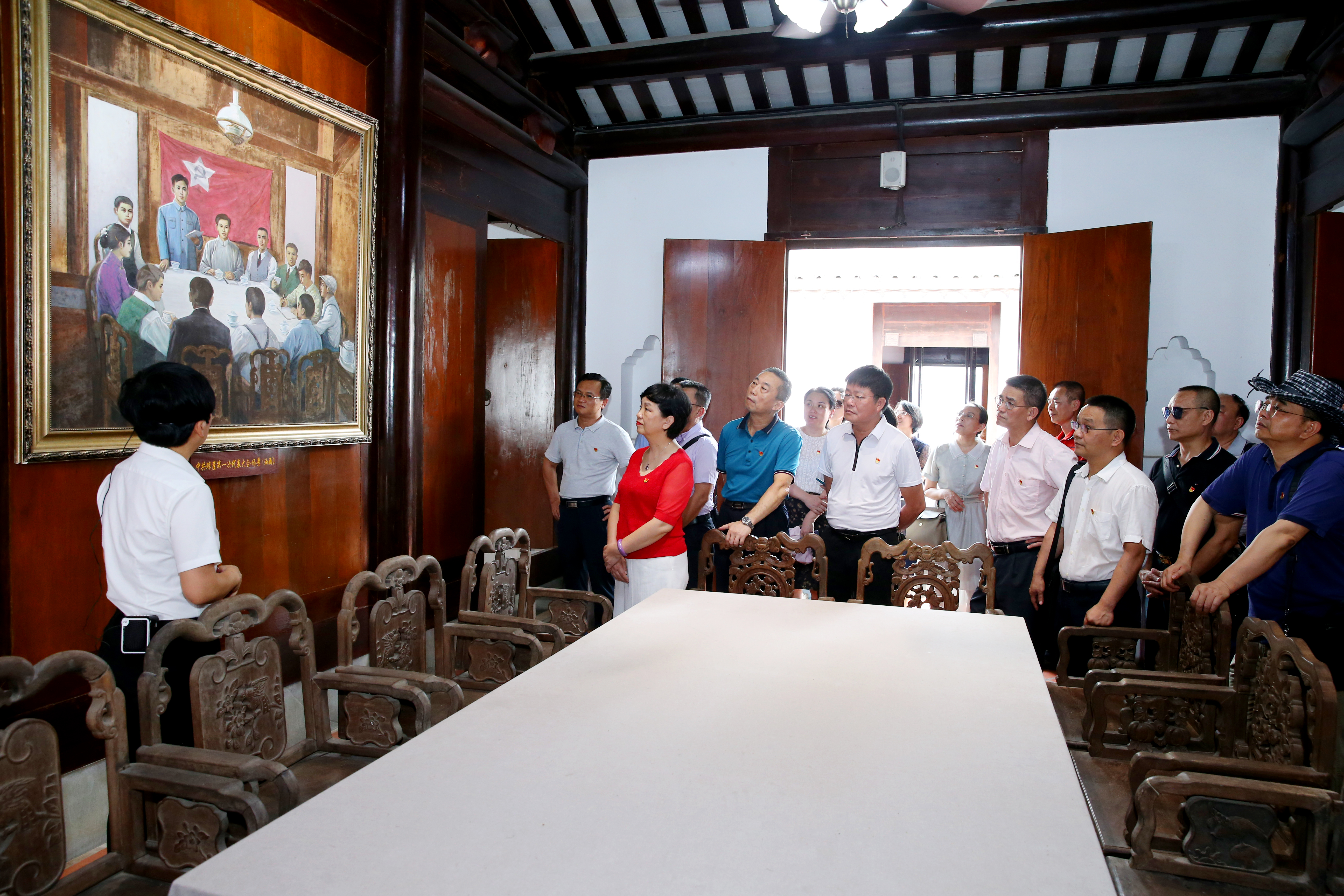 学习琼崖革命史传承红色基因 培养堪当大任的时代新人――我校开展党史学习教育实践活动