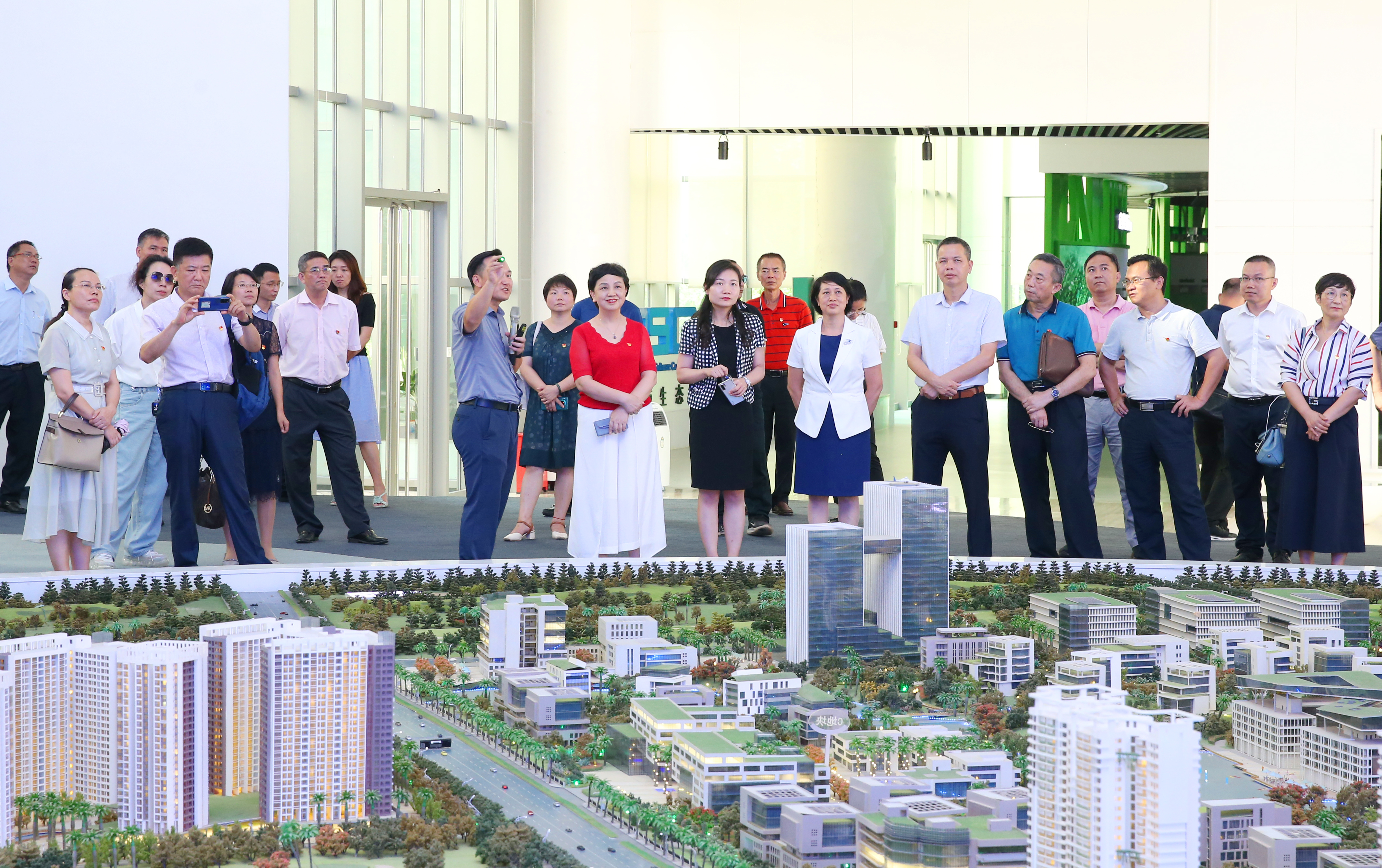 学习琼崖革命史传承红色基因 培养堪当大任的时代新人――我校开展党史学习教育实践活动