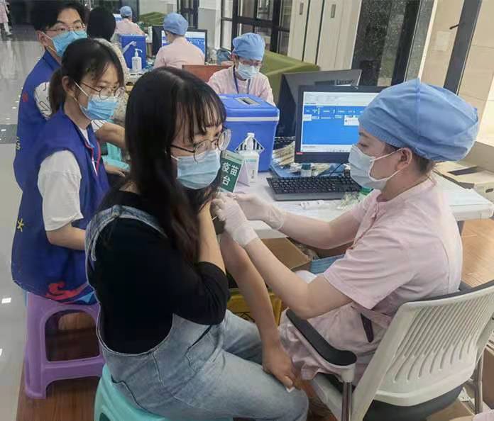 我校新冠疫苗接种工作顺利开启