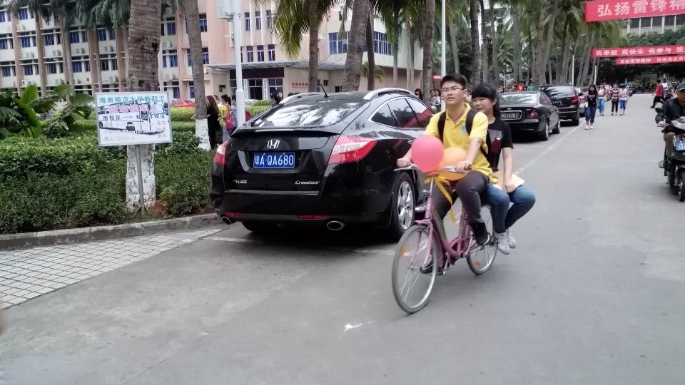 服务女神，欢乐无限——记物理与电子工程学院女生节  