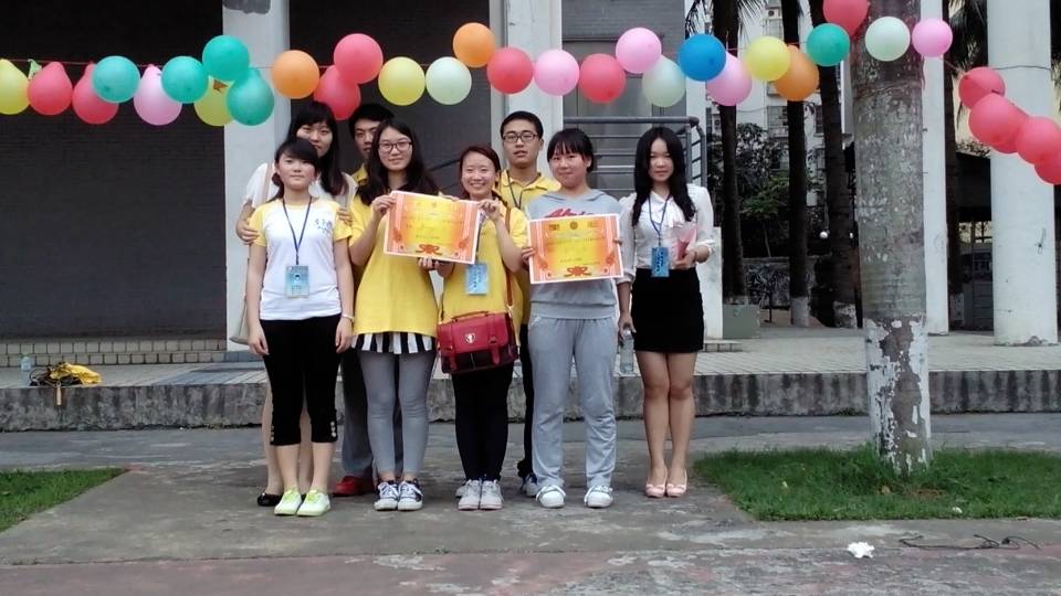 服务女神，欢乐无限——记物理与电子工程学院女生节  