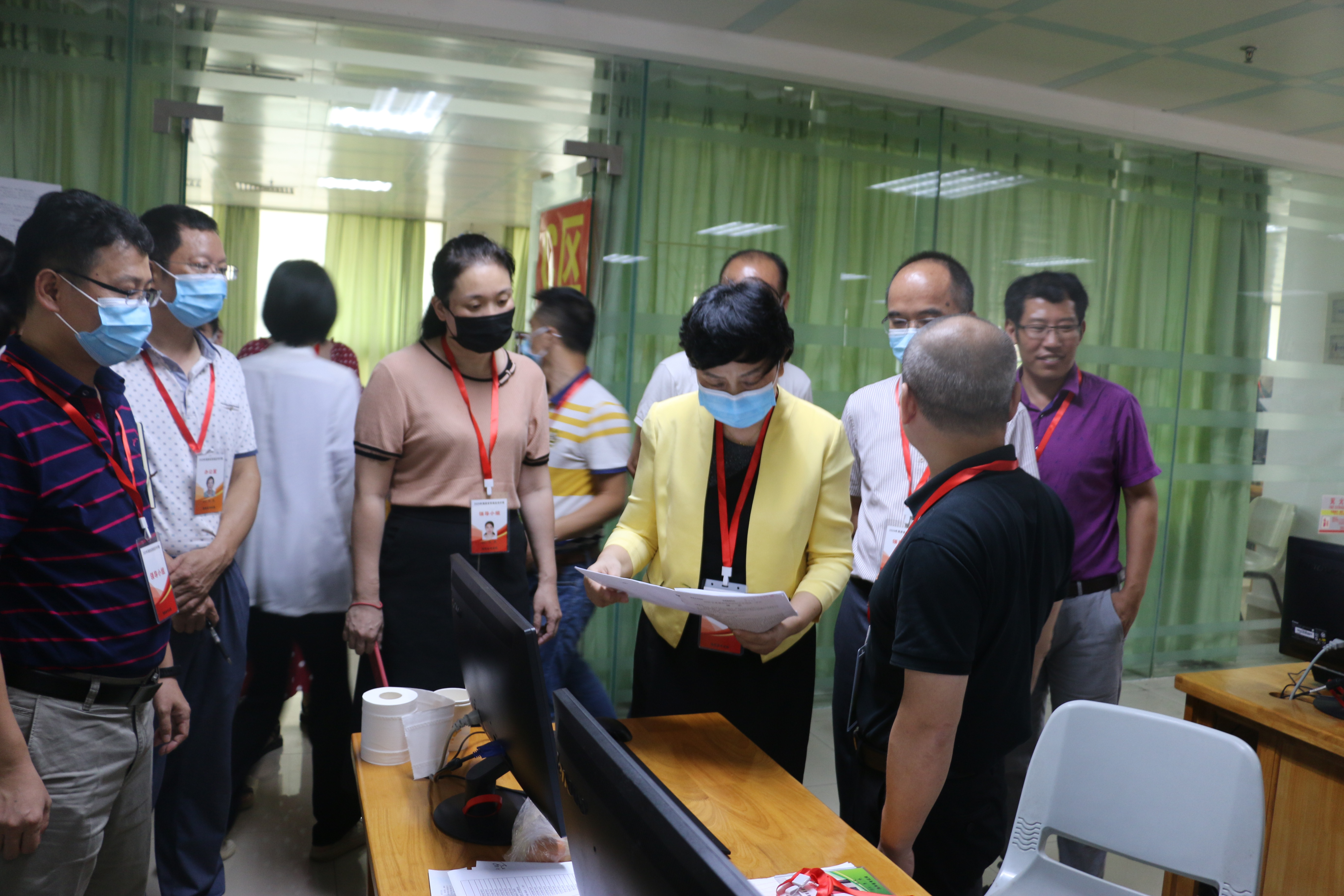 李红梅视察我省2020年高考网上评卷工作