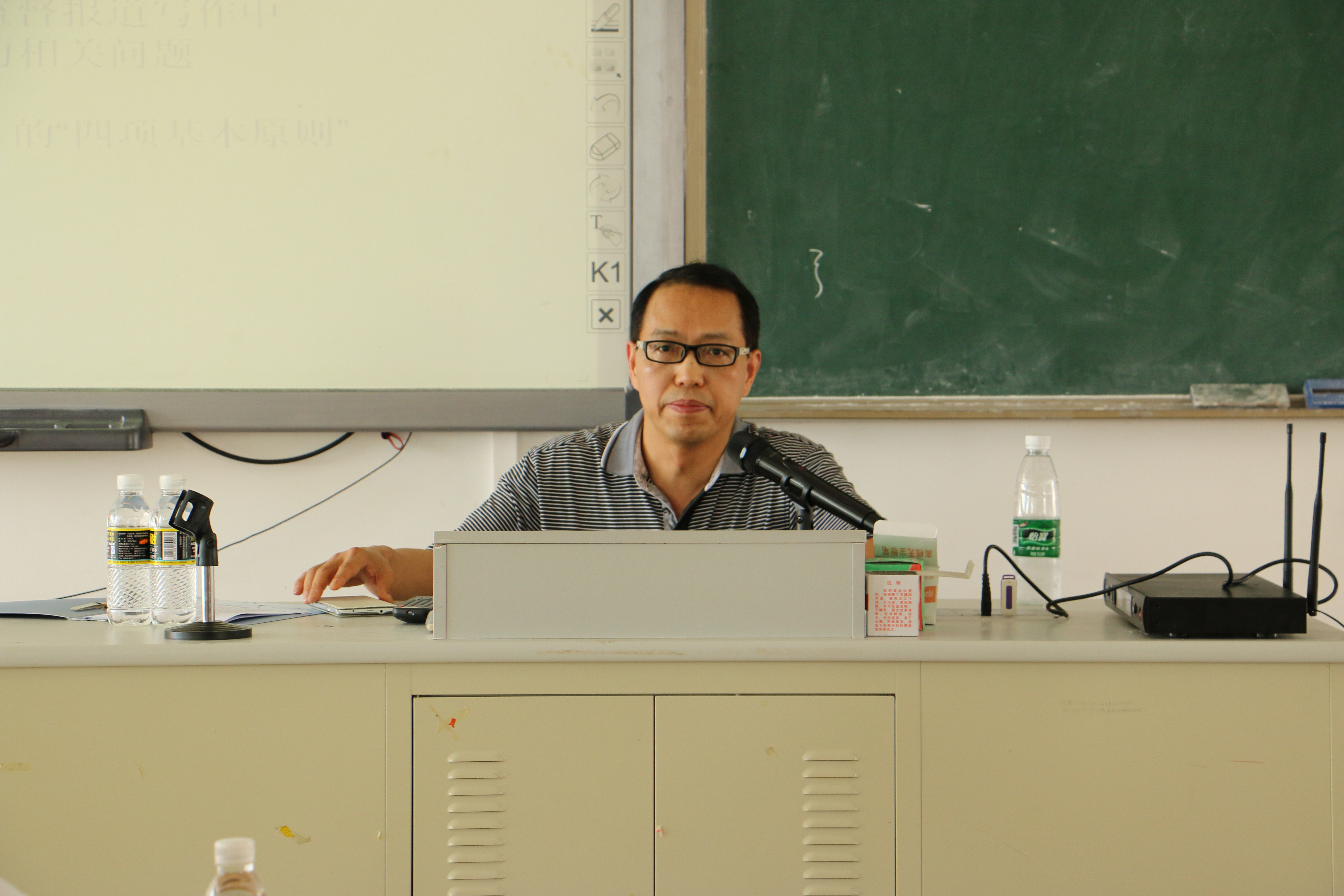 人民喉舌，舆论监督――记文学院《政法新闻与舆论监督》讲座