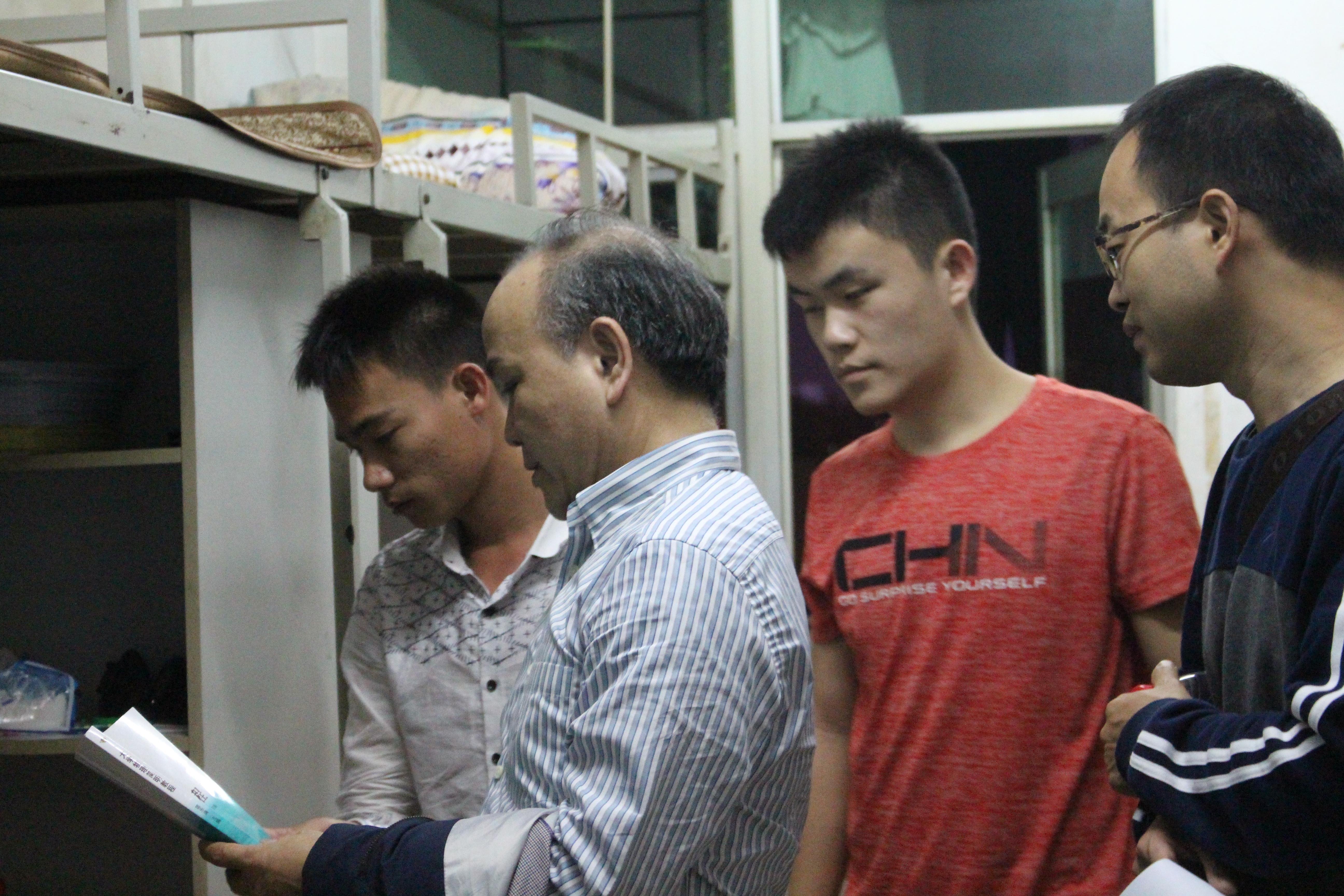 春风送暖上心头----记物理与电子工程学院新学期宿舍走访