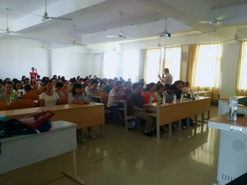 明确目标 制定规划――记经济与管理学院大学生职业生涯系列教育讲座