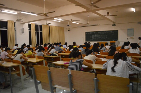 挥洒青春,创出未来――――记经管学院“三走”系列活动之第五届征文比赛初赛