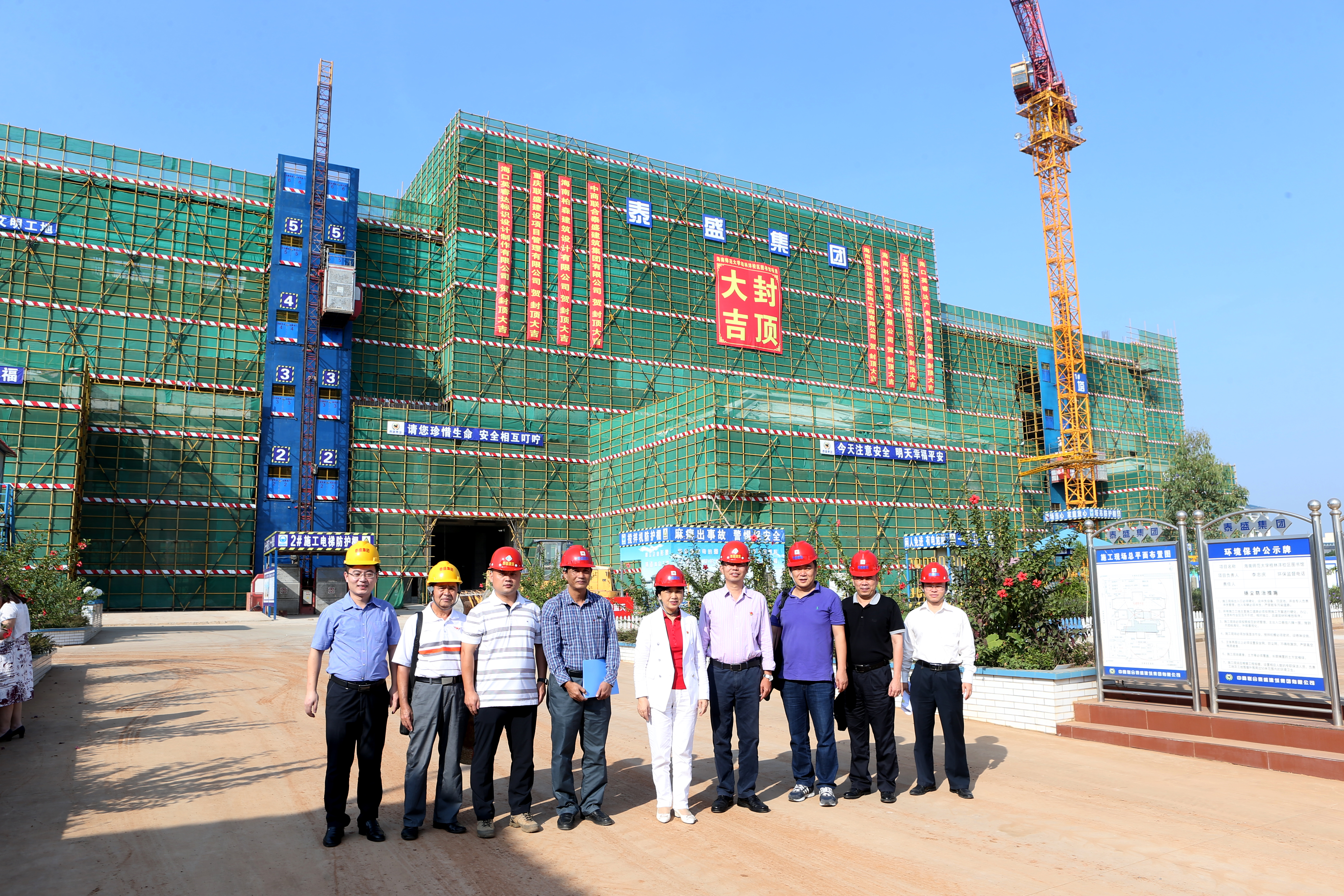 李红梅书记视察桂林洋校区图书馆和主校道工地