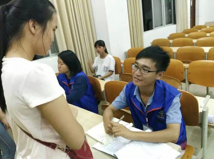 志愿青春,政法精神――记政法学院招募固定志愿者