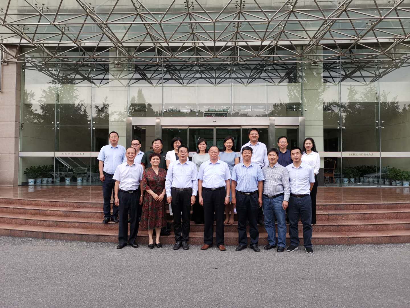 校领导带队赴陕西师范大学推进对口支援工作