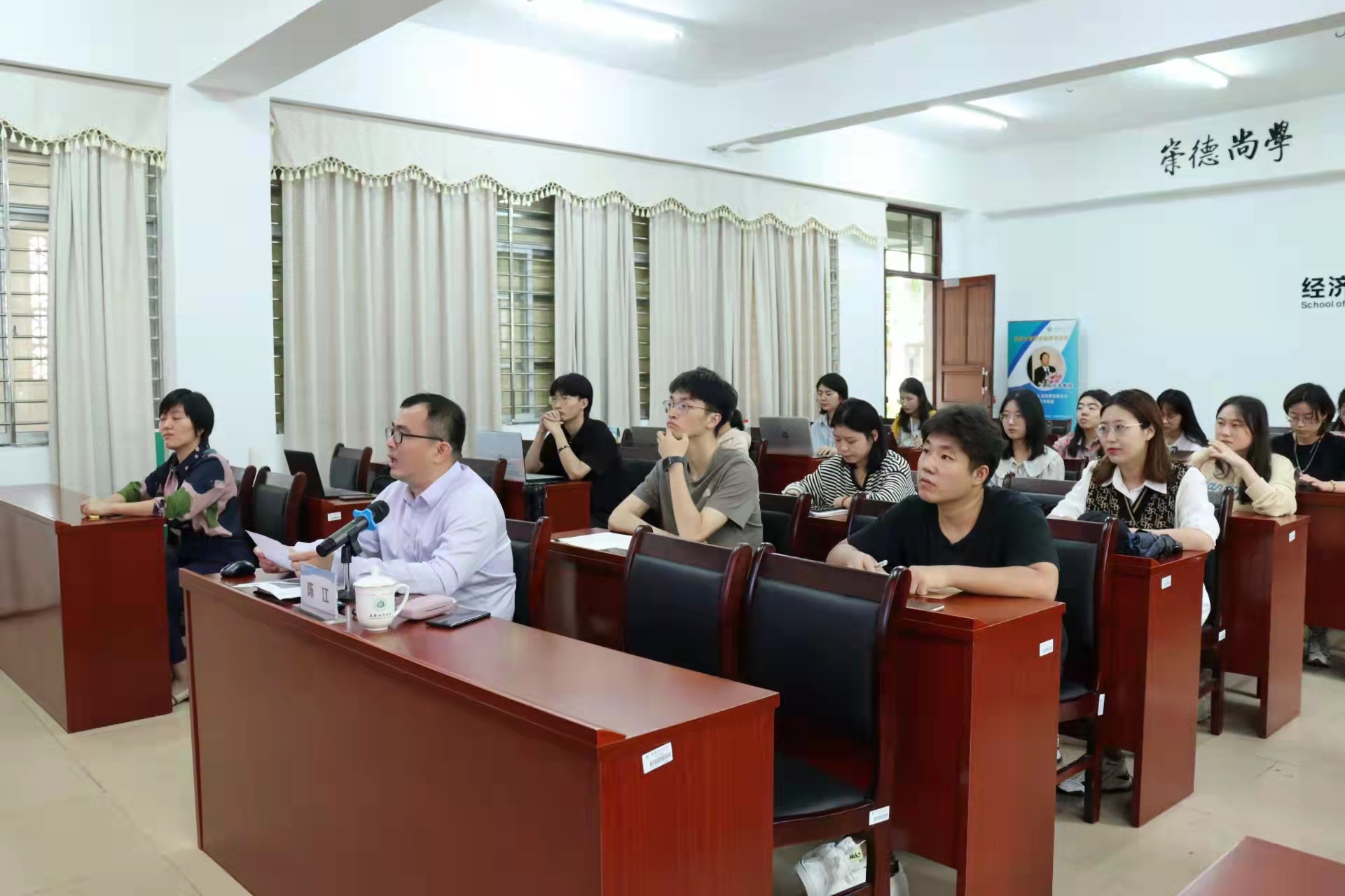 香港中文大学黄炽森教授为我校师生做学术讲座