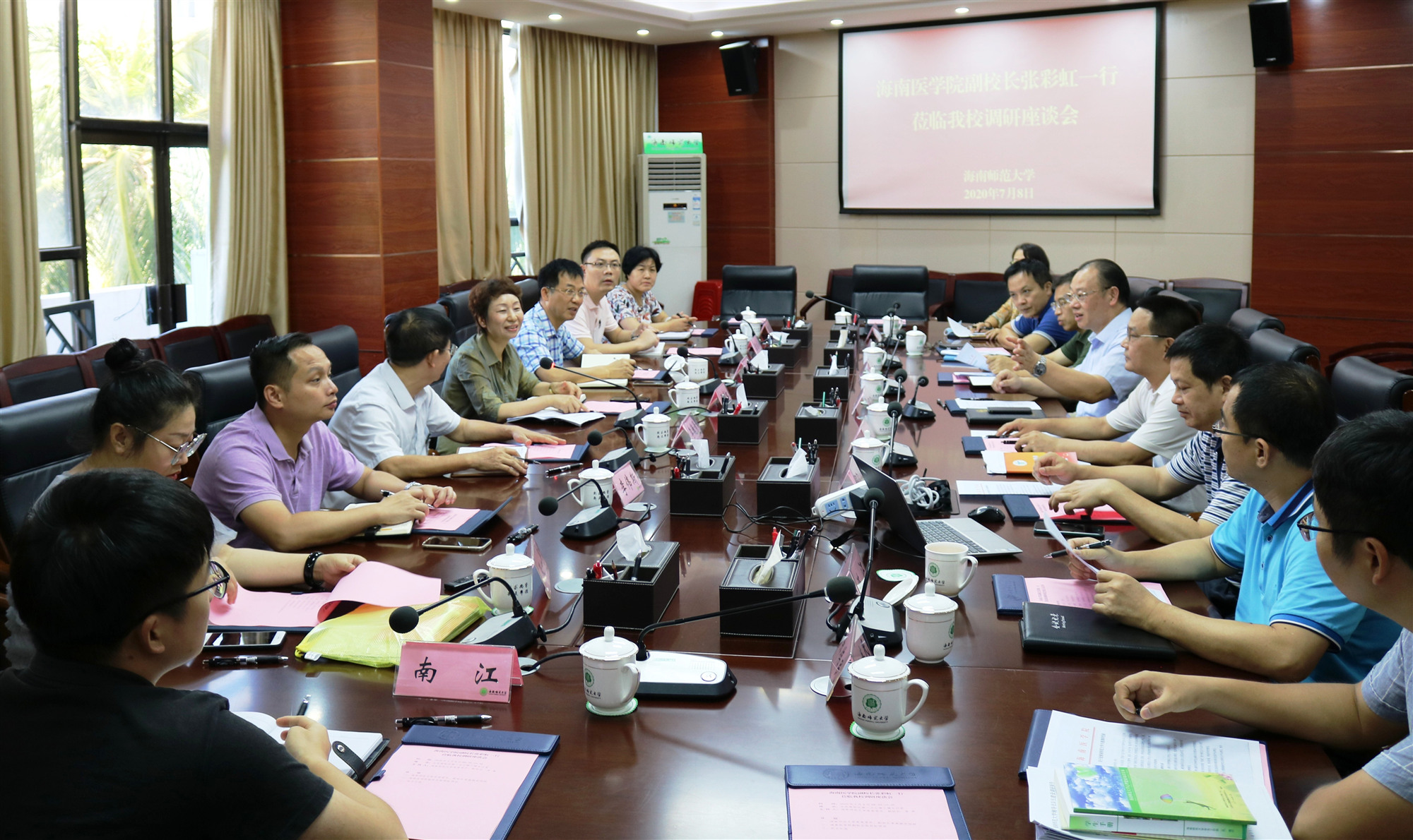 海南医学院副校长张彩虹一行到我校考察交流