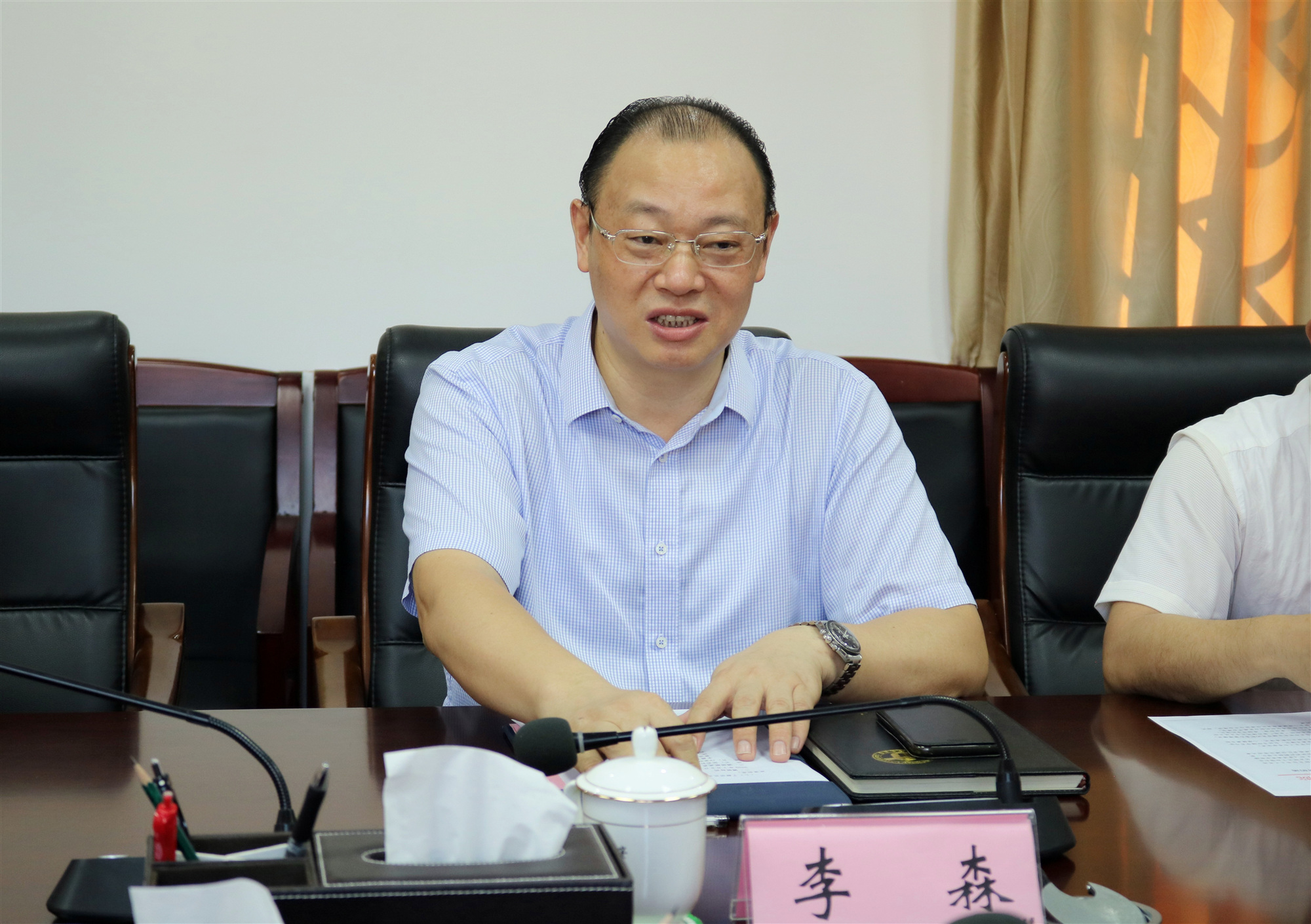 海南医学院副校长张彩虹一行到我校考察交流