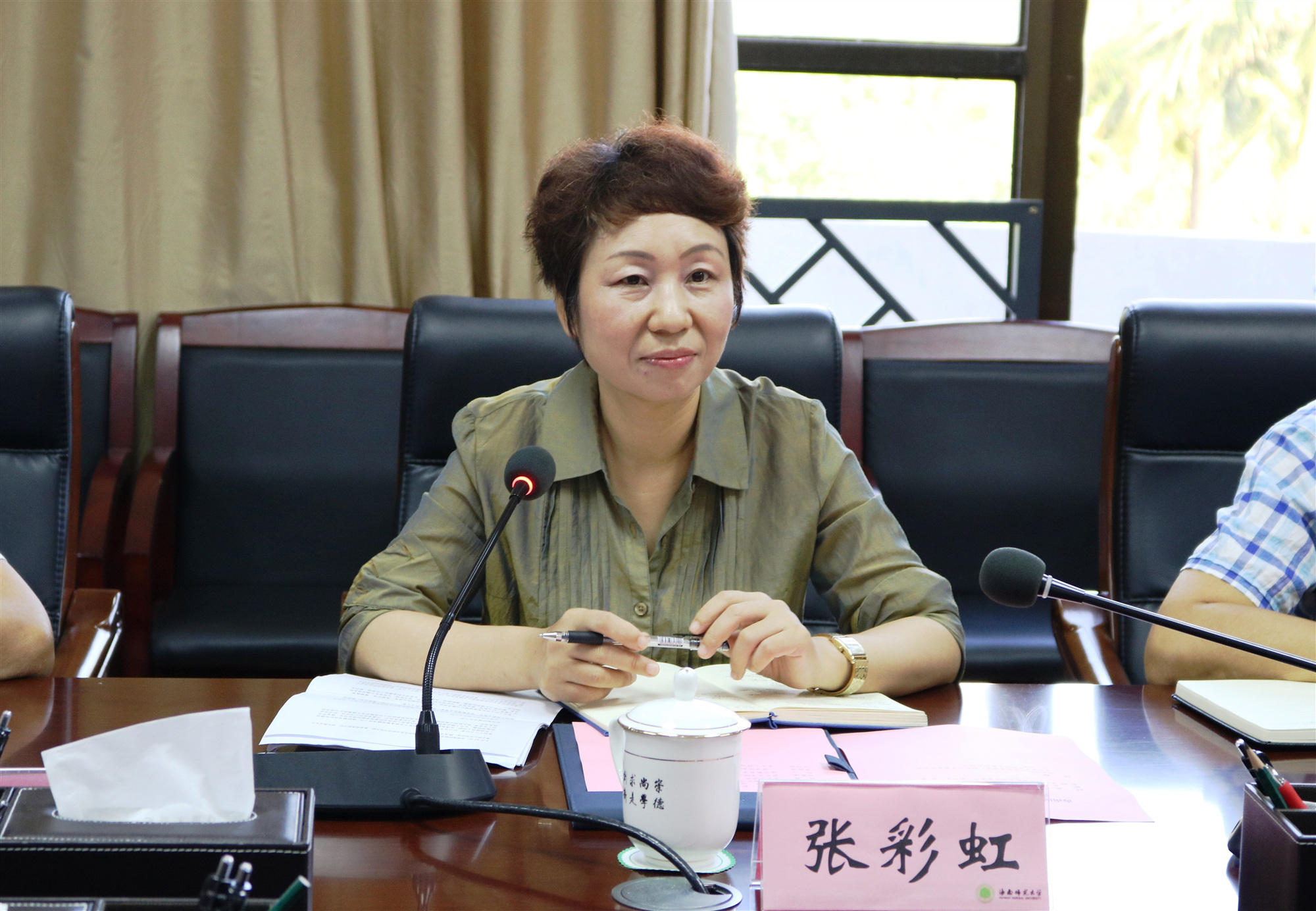 海南医学院副校长张彩虹一行到我校考察交流