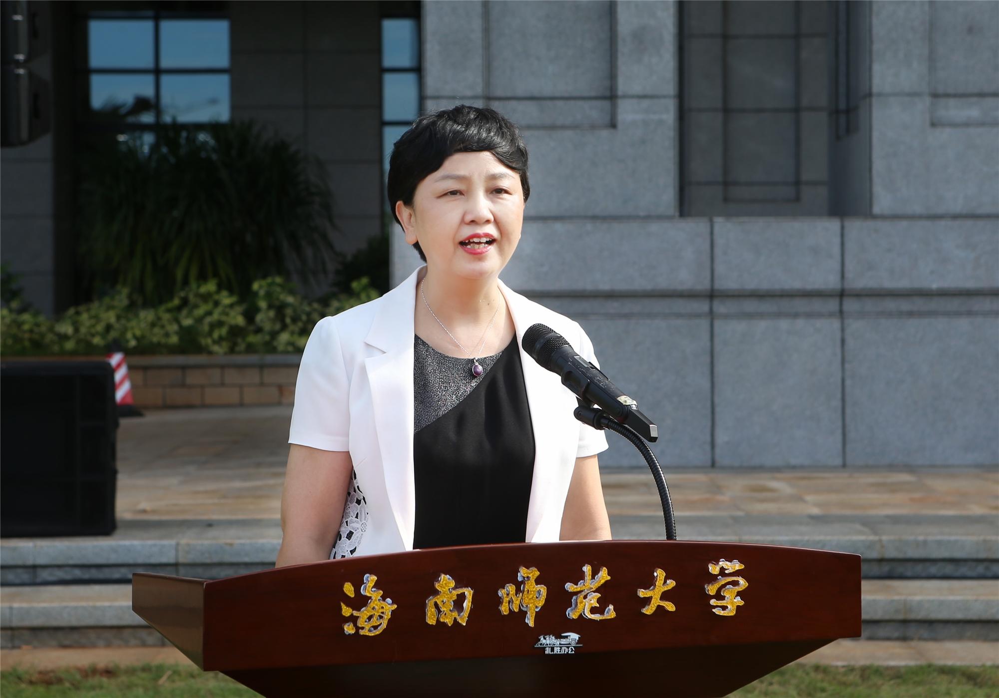 海南师范大学新图书馆开馆试运行