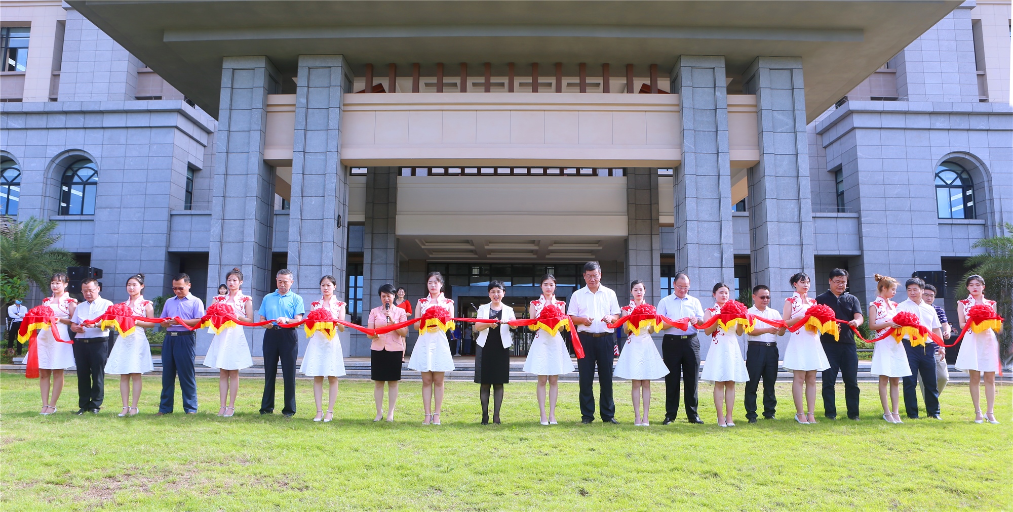 海南师范大学新图书馆开馆试运行